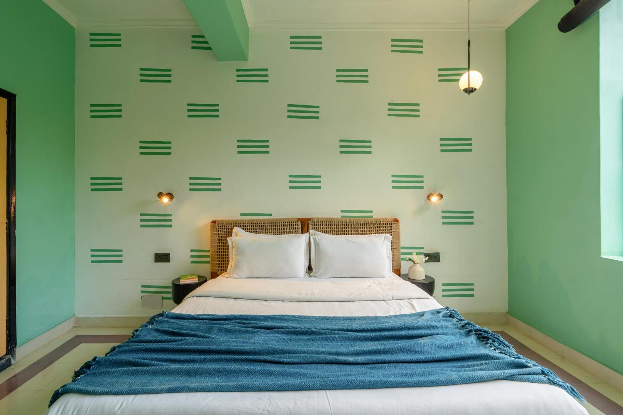 Minimalist One Hauz Khas Village 3*