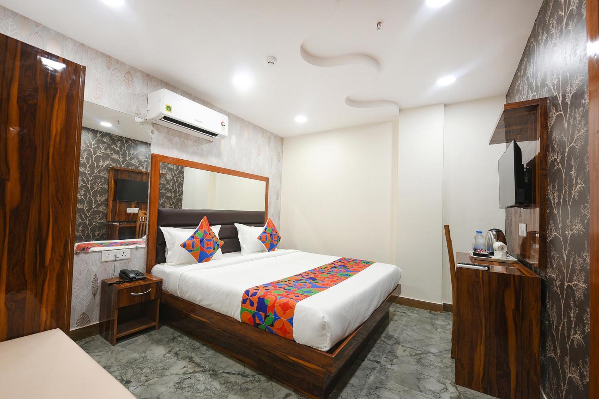 Fabhotel Mona Continental - Nr Laxmi Nagar It Hub Hotel