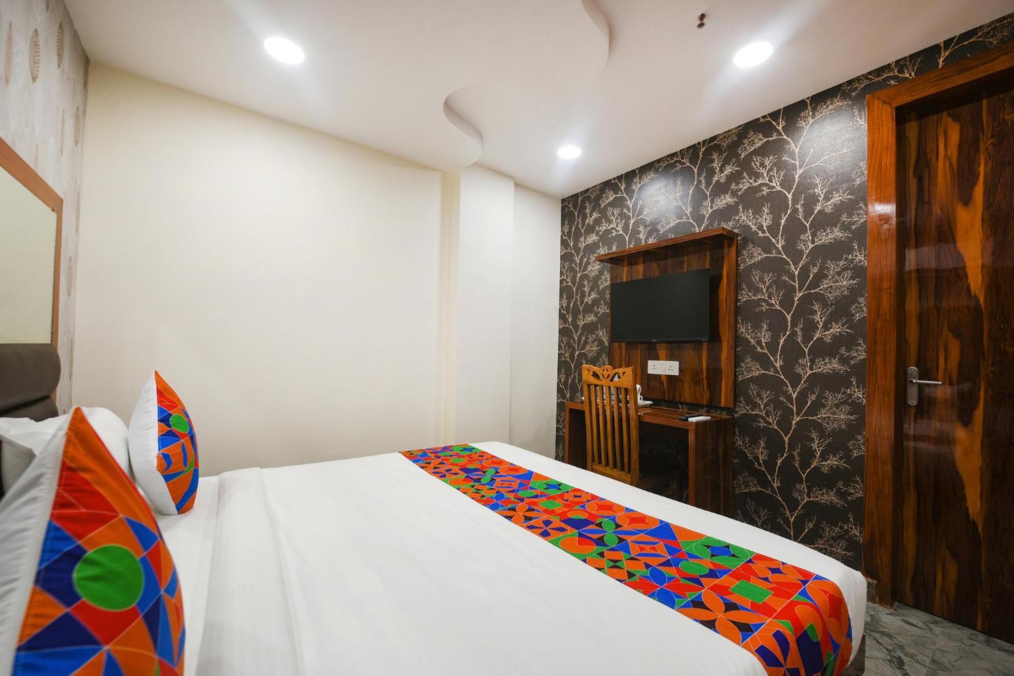 Fabhotel Mona Continental - Nr Laxmi Nagar It Hub New Delhi
