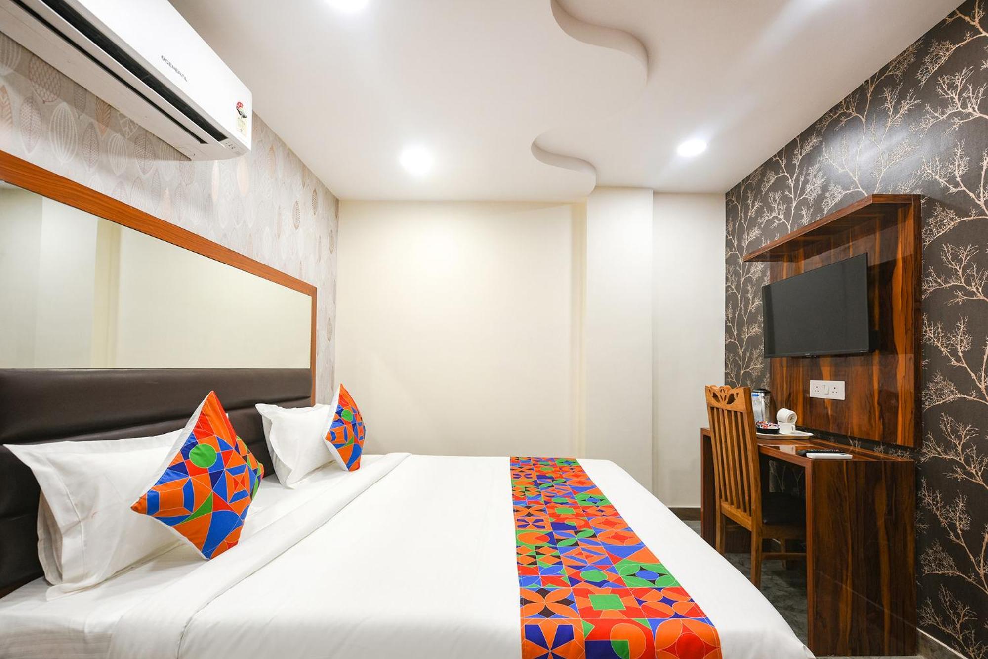 Hotel Fabhotel Mona Continental - Nr Laxmi Nagar It Hub