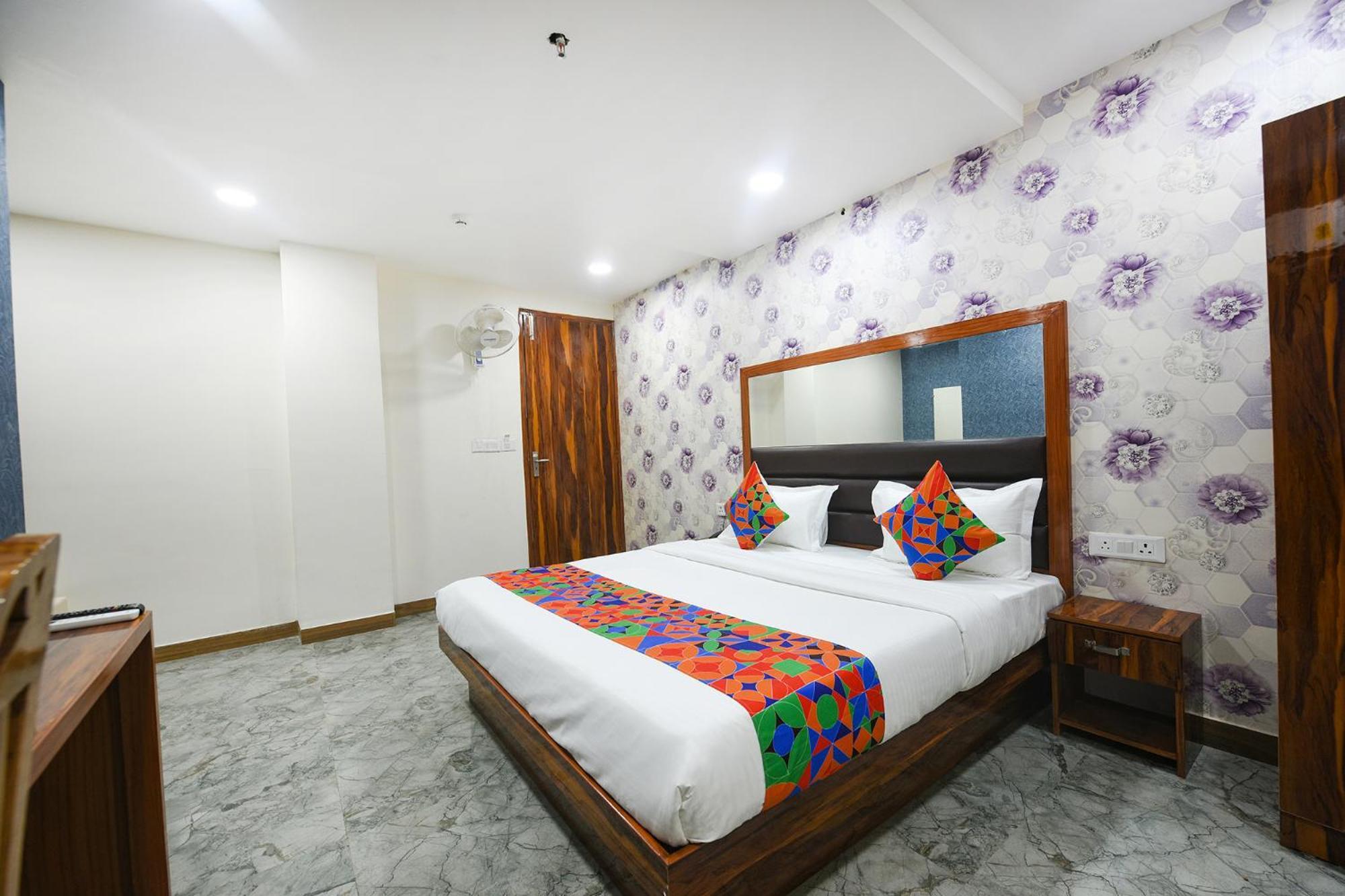 Hotel Fabhotel Mona Continental - Nr Laxmi Nagar It Hub