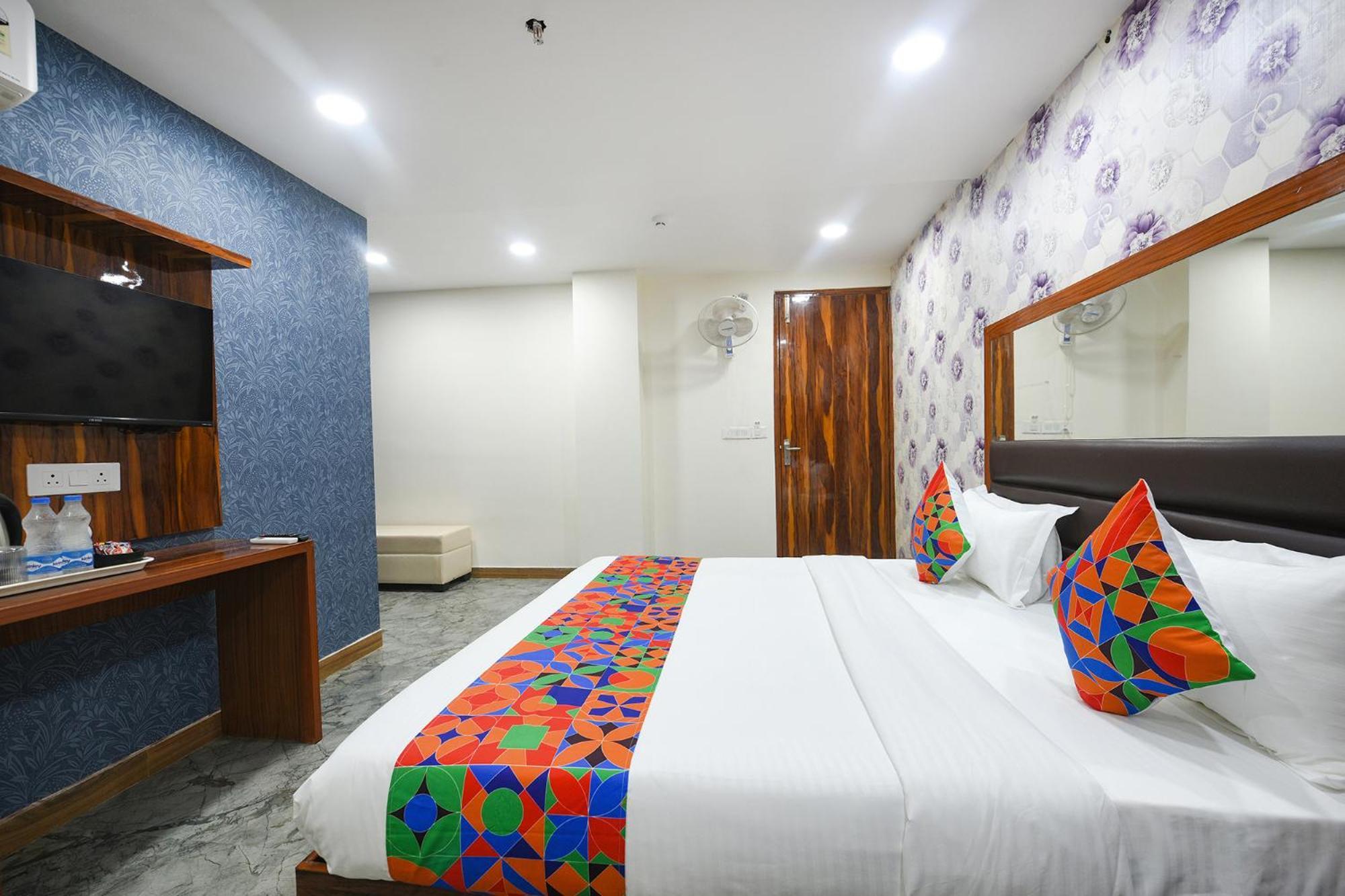 Fabhotel Mona Continental - Nr Laxmi Nagar It Hub Hotel 3*