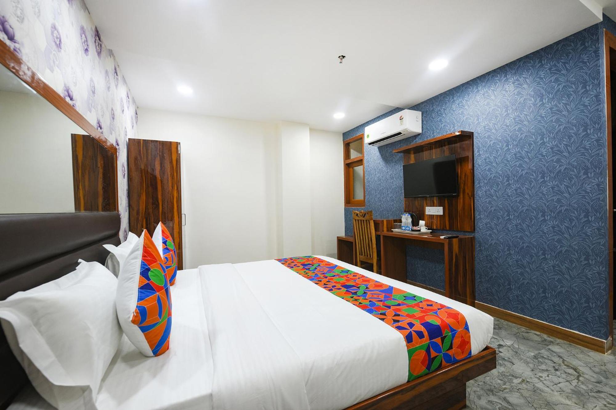 Hotel Fabhotel Mona Continental - Nr Laxmi Nagar It Hub 3*