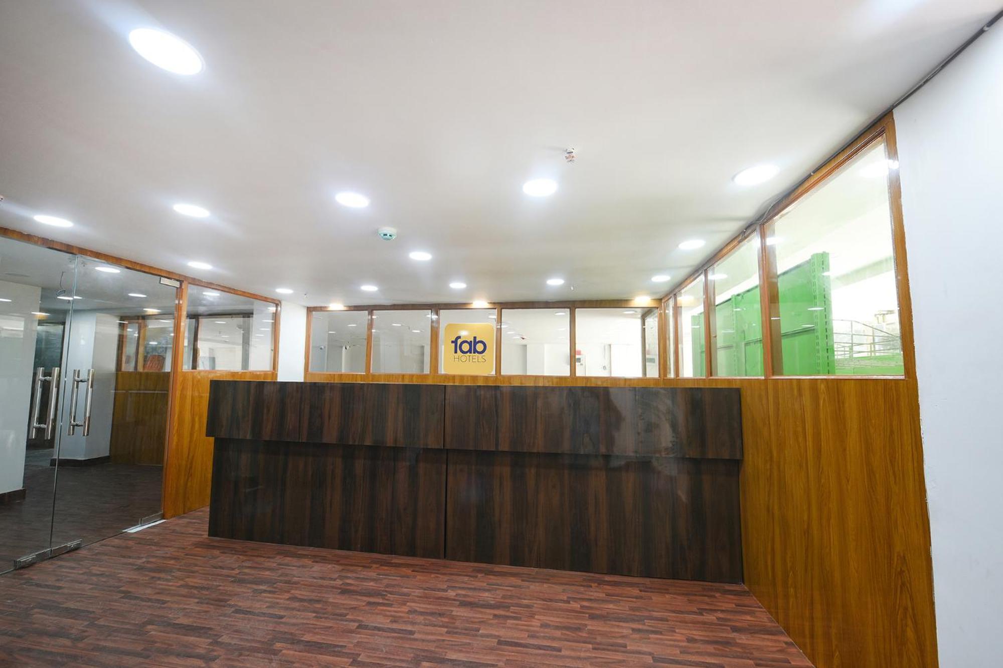 Fabhotel Mona Continental - Nr Laxmi Nagar It Hub New Delhi