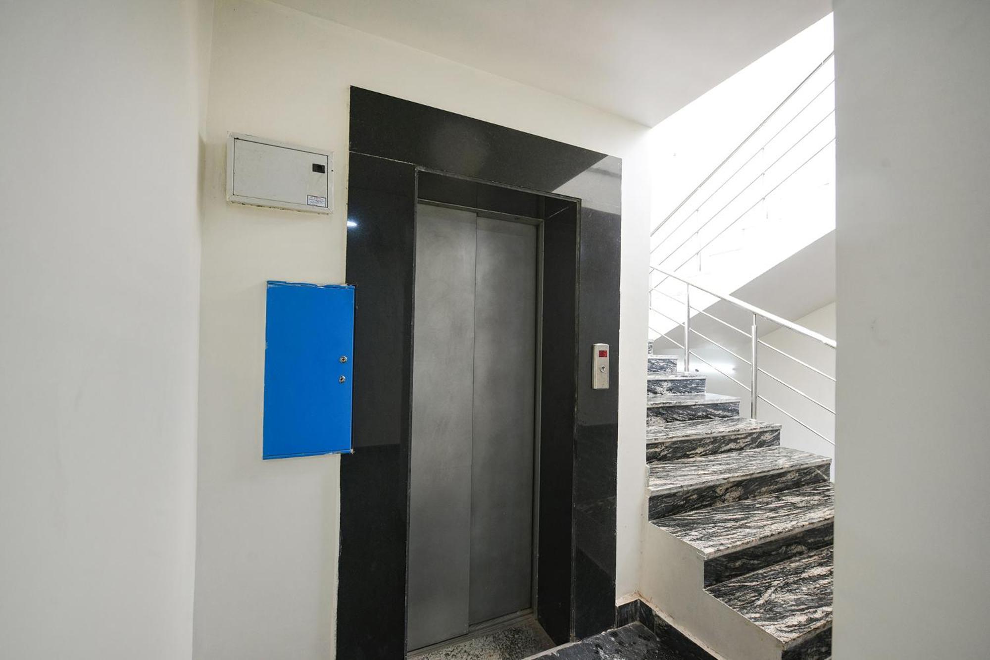 Fabhotel Mona Continental - Nr Laxmi Nagar It Hub Hotel New Delhi