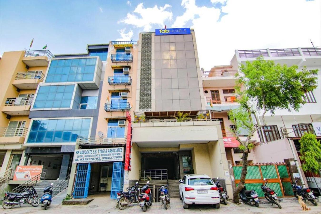 Hotel Divine Residency By Jmd Group Near Yashobhoomi & Delhi Igi Airport 3*