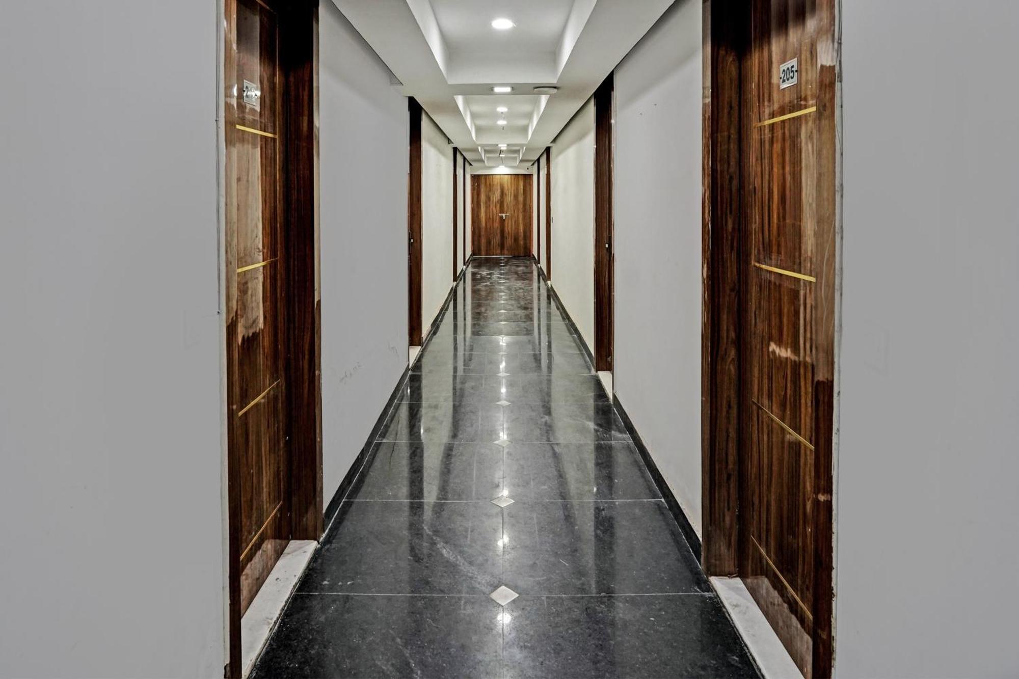 Hotel Collection O Grand King New Delhi