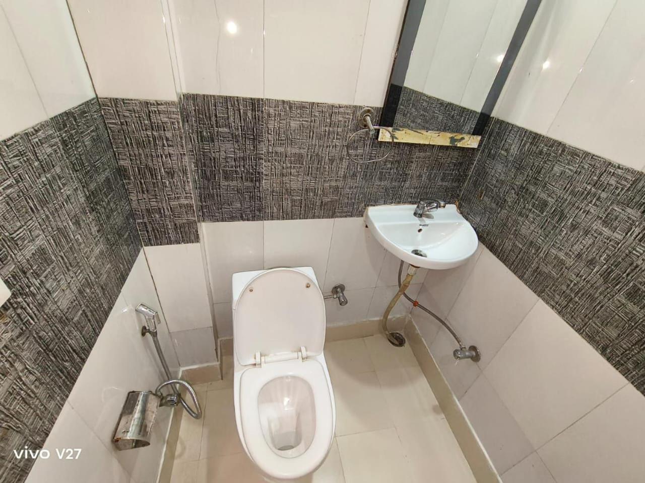 Royal Residency Near Delhi Airport