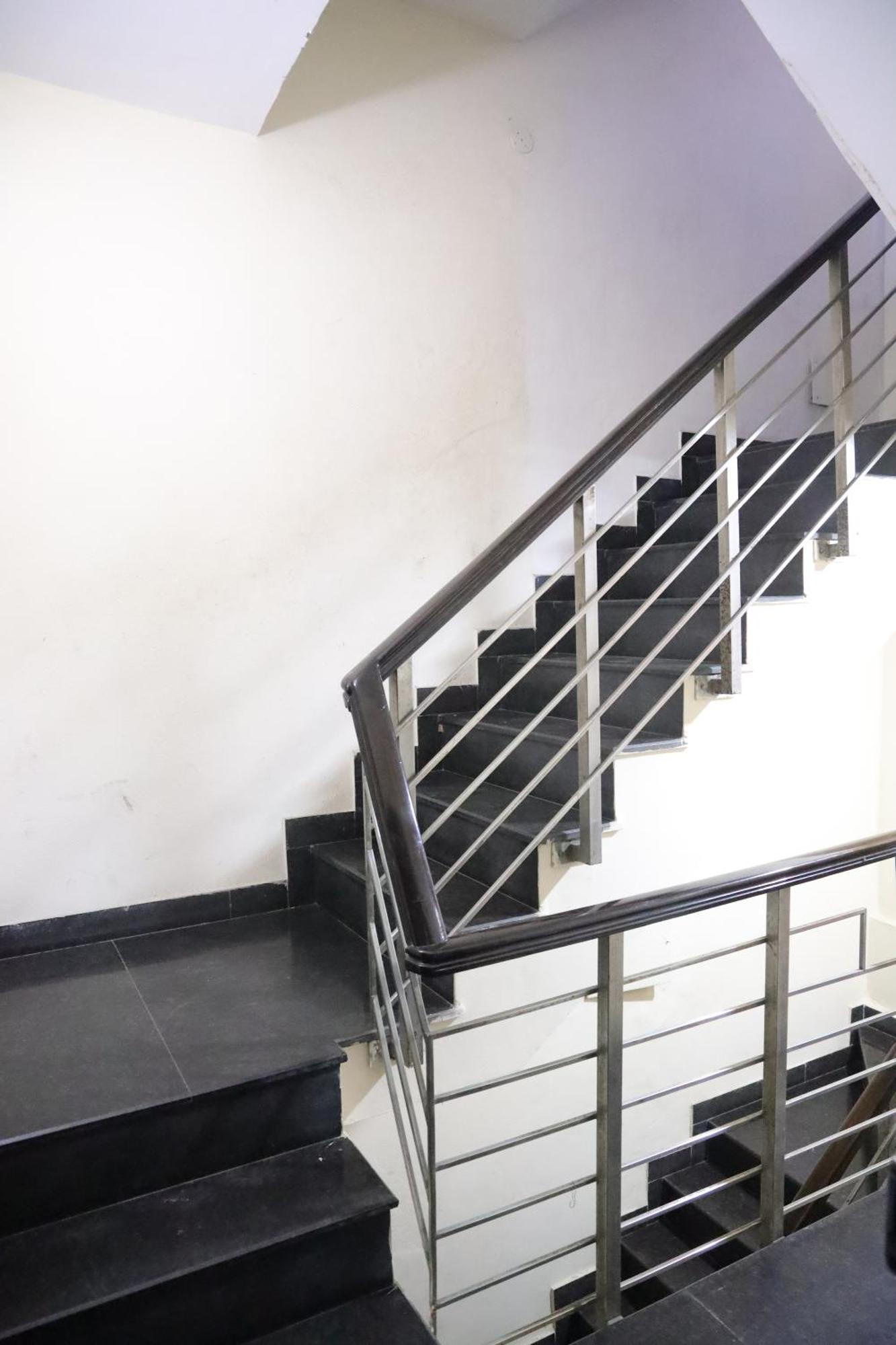 Fortune Service 3bhk,j-223 Saket New Delhi