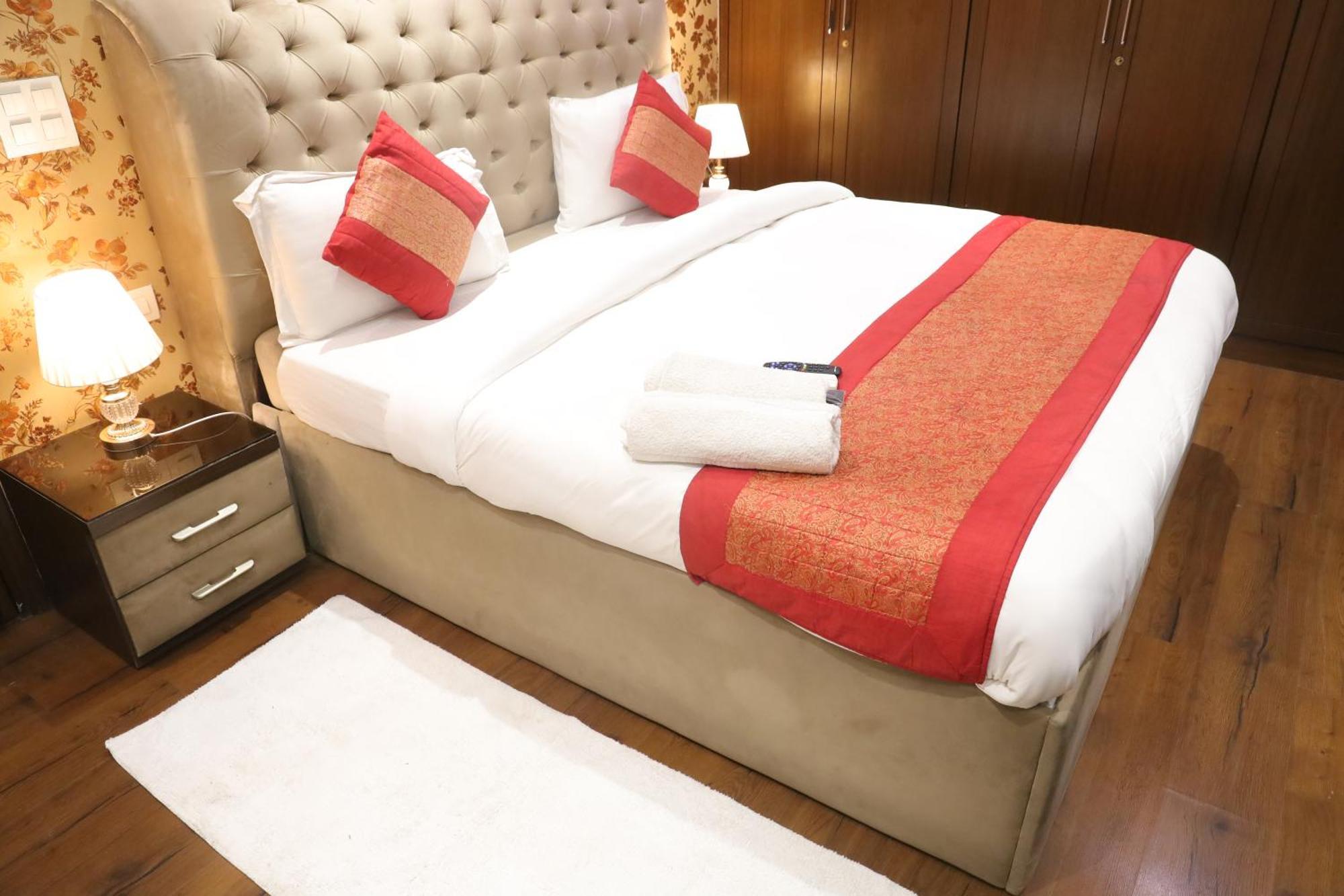 Fortune Service 3bhk,j-223 Saket