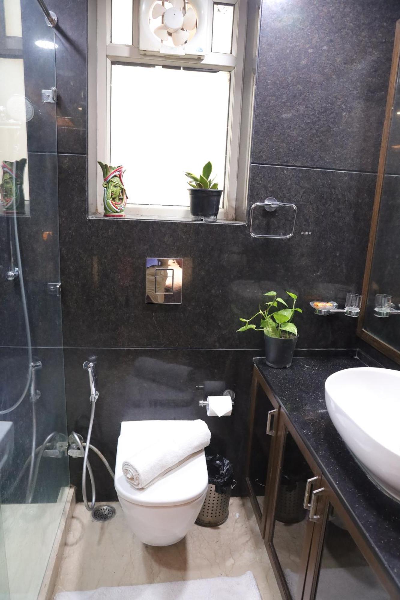 Fortune Service 3bhk,j-223 Saket Apartment New Delhi