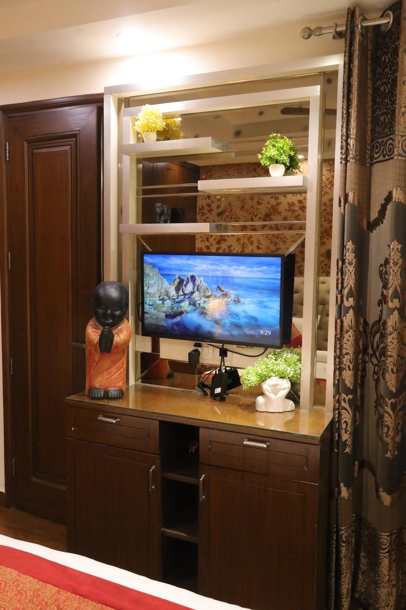 Apartment Fortune Service 3bhk,j-223 Saket New Delhi
