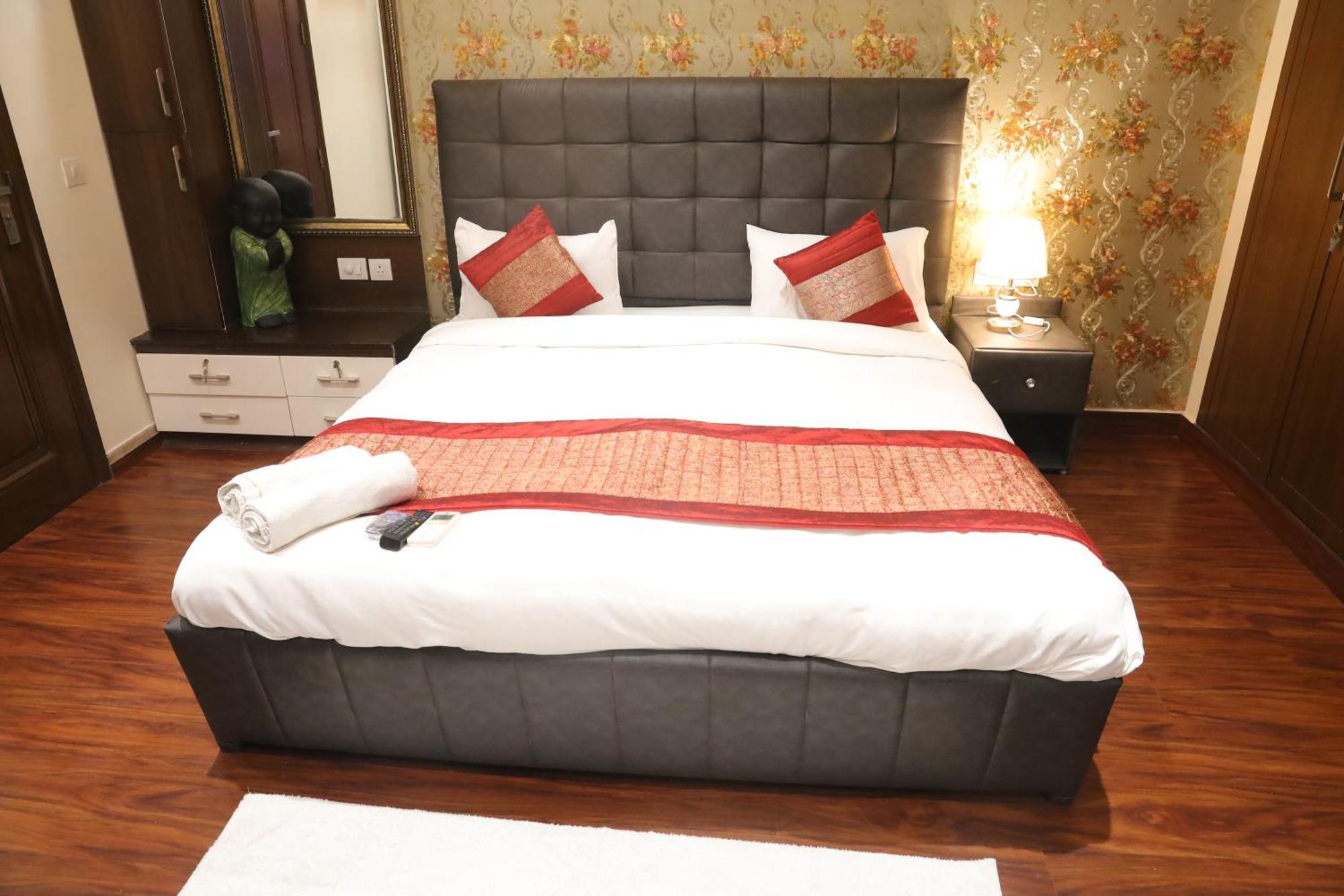 Fortune Service 3bhk,j-223 Saket