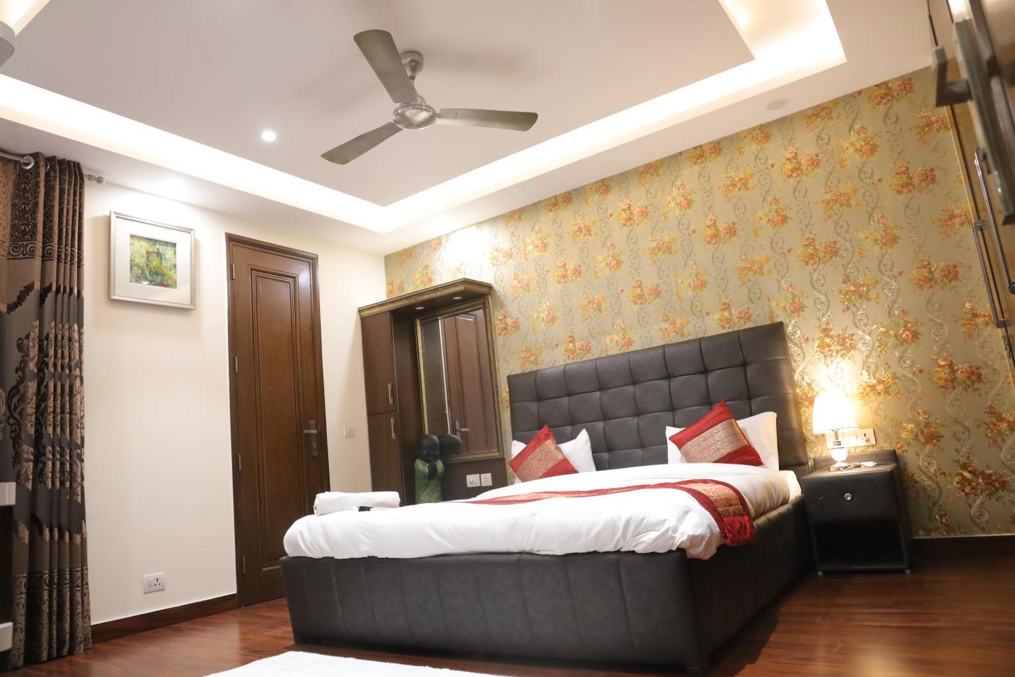 Fortune Service 3bhk,j-223 Saket Apartment New Delhi