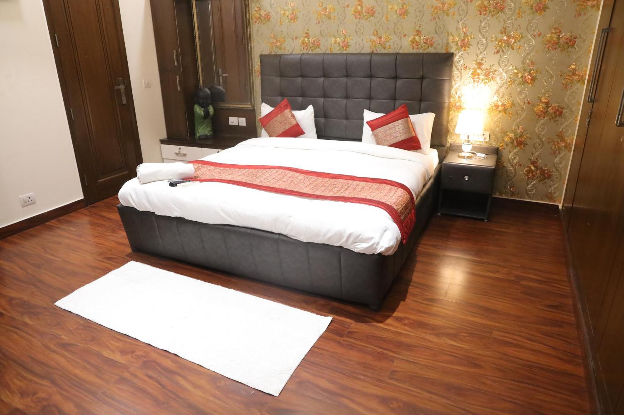 Fortune Service 3bhk,j-223 Saket New Delhi