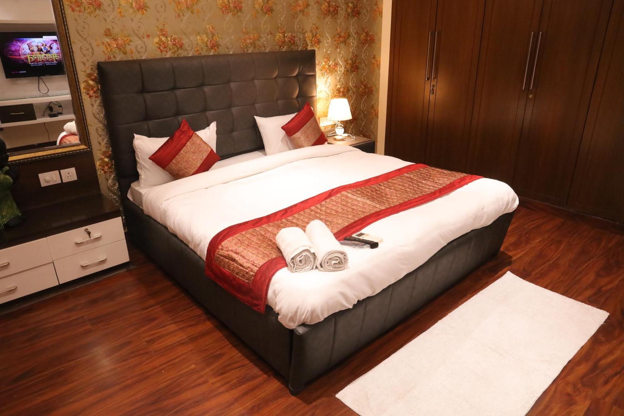 Fortune Service 3bhk,j-223 Saket *