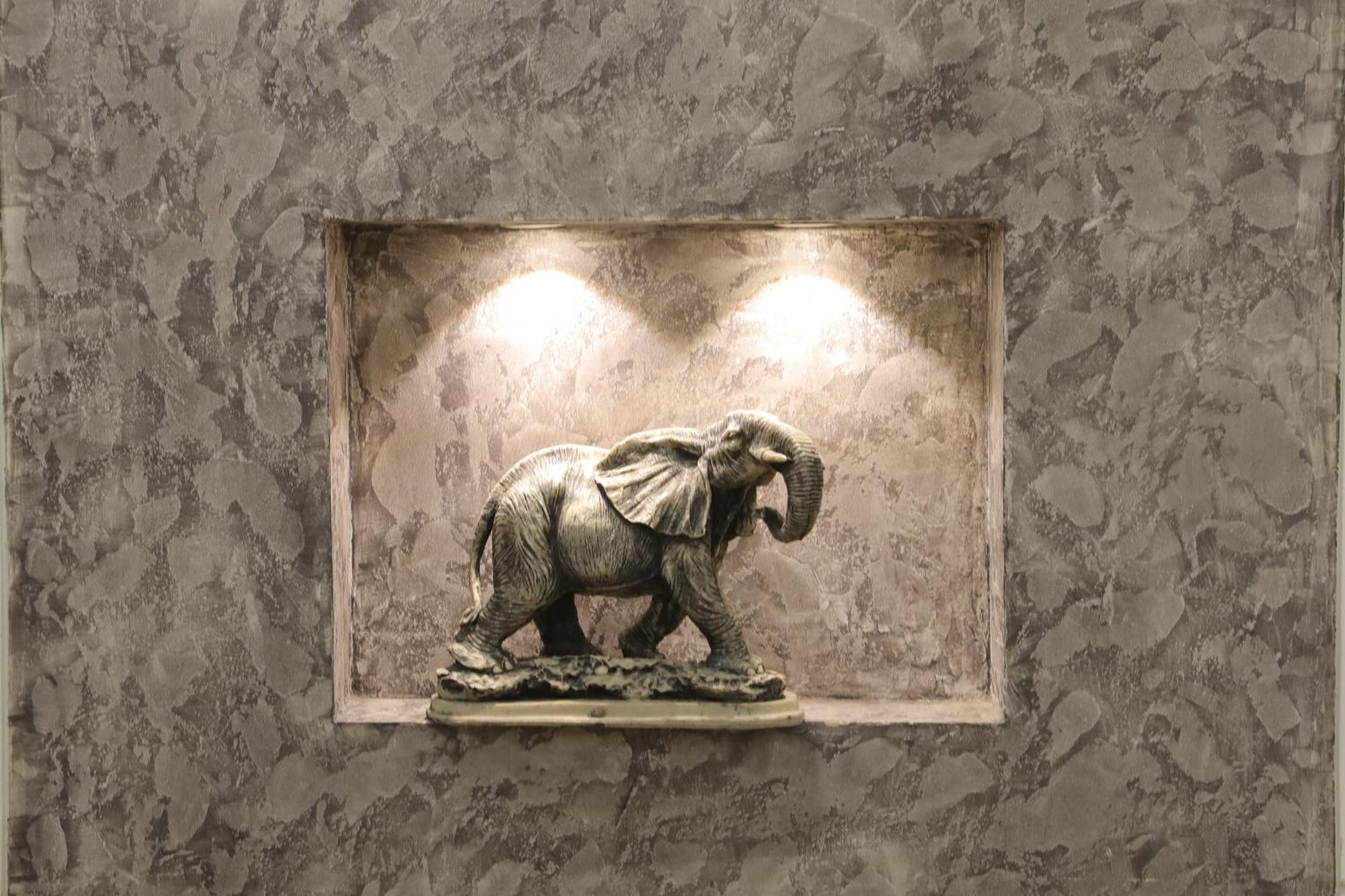Fortune Service 3bhk,j-223 Saket Apartment *