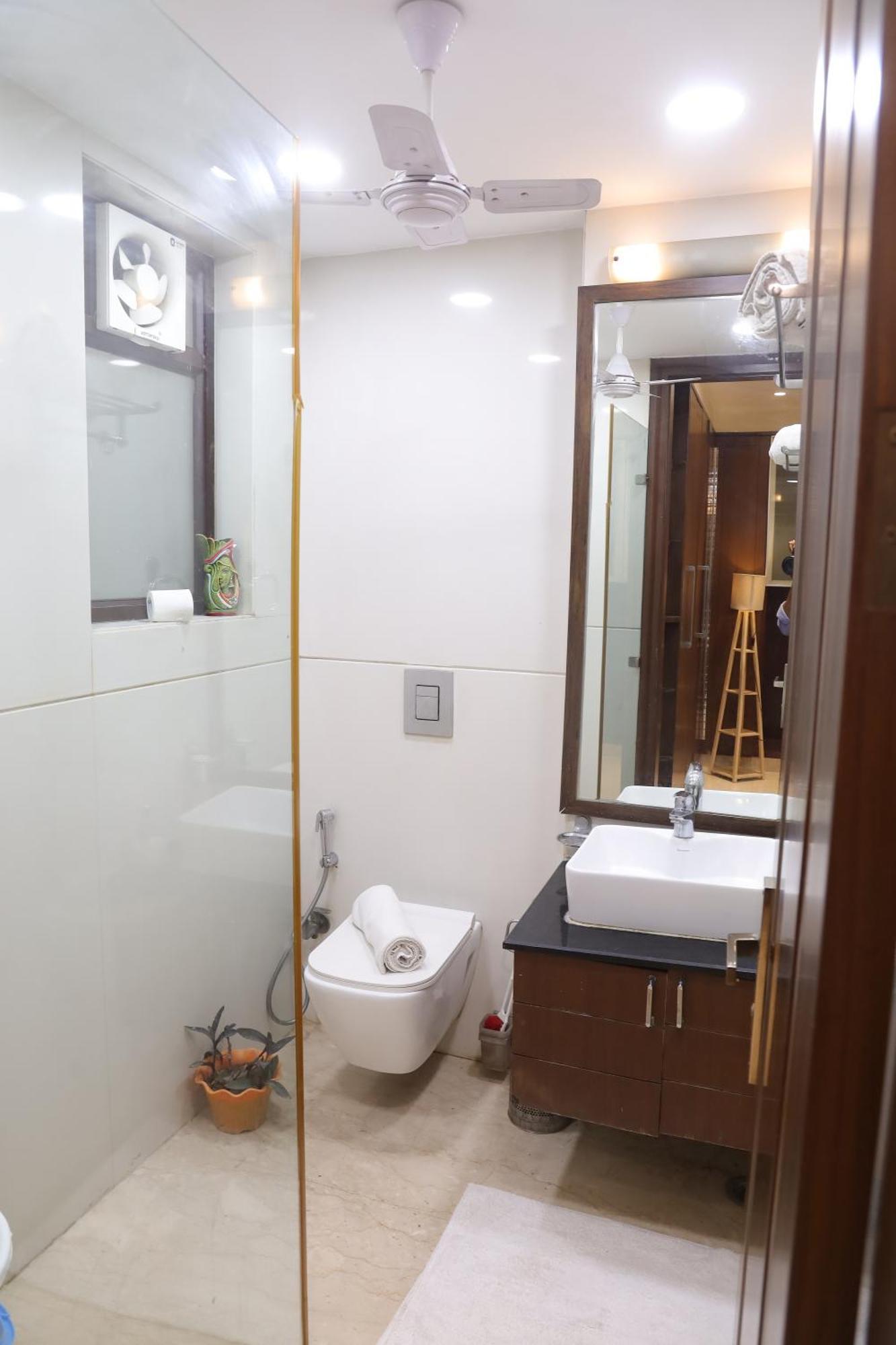 Fortune Service 3bhk,j-223 Saket New Delhi