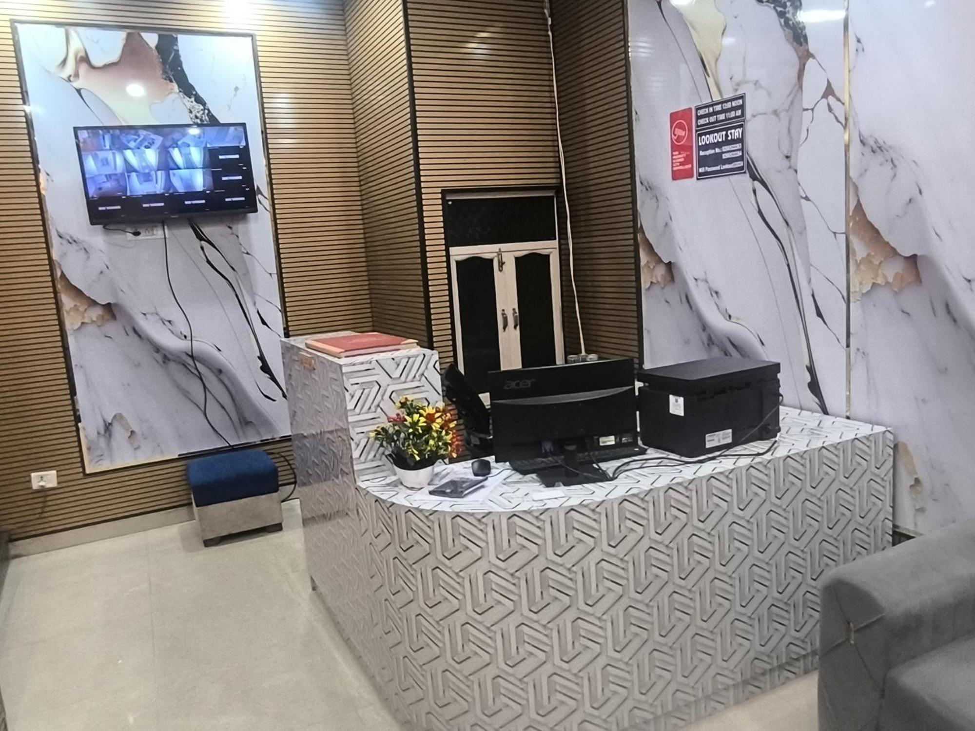 Lookout Delhi Igi Airport 4* New Delhi