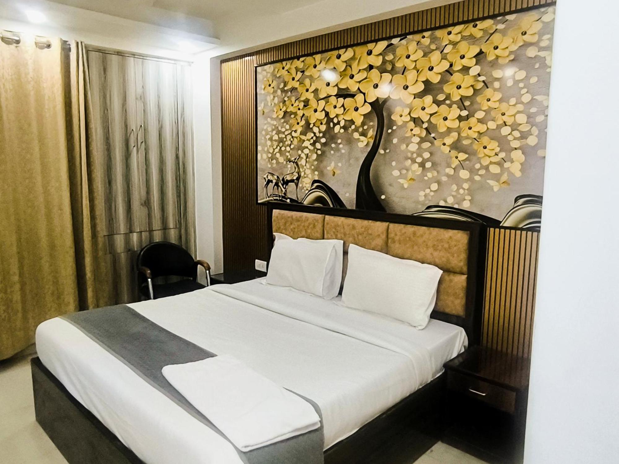 Lookout Delhi Igi Airport Hotel New Delhi