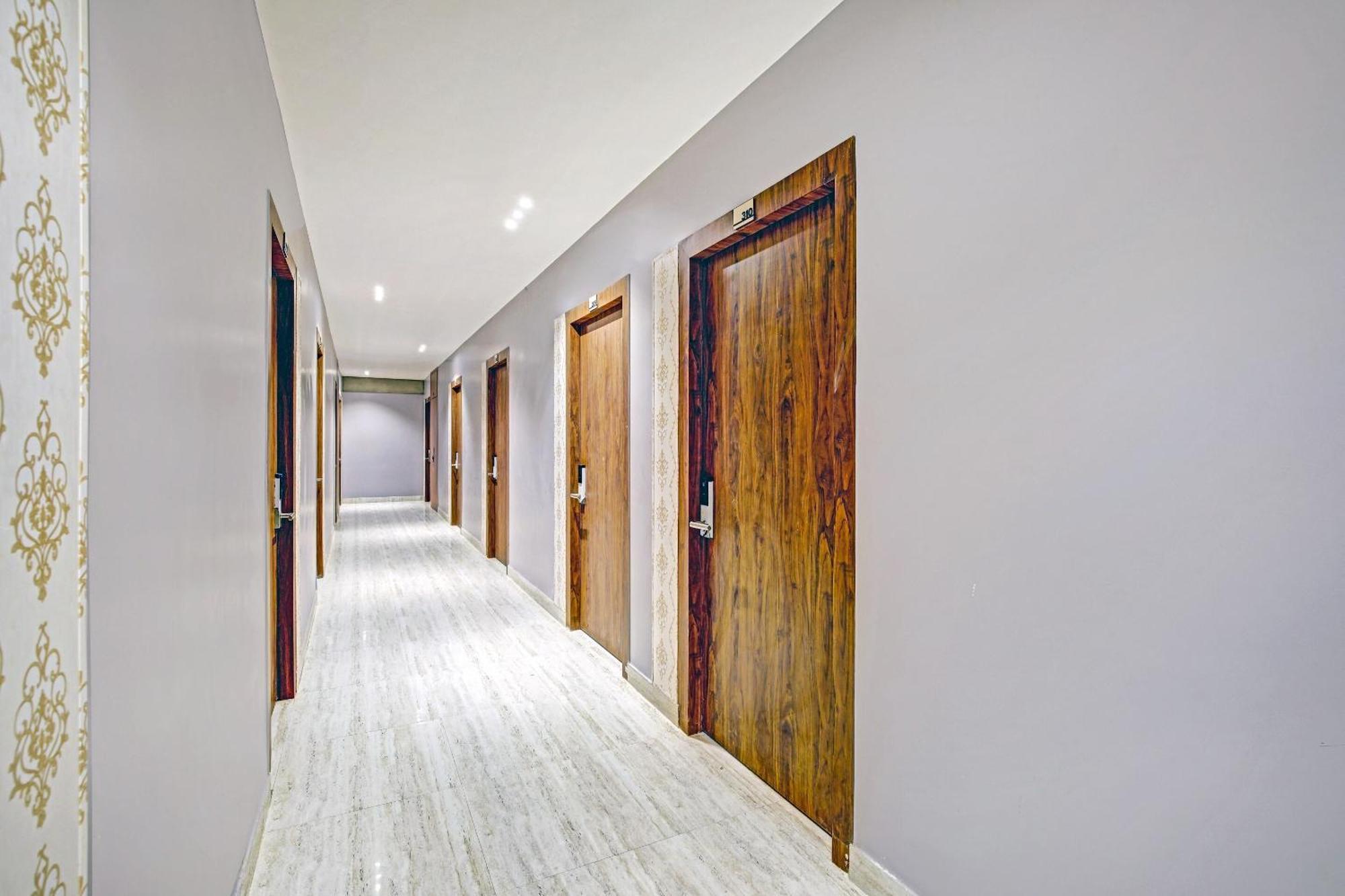 O-cean Near Delhi Airport 4* New Delhi