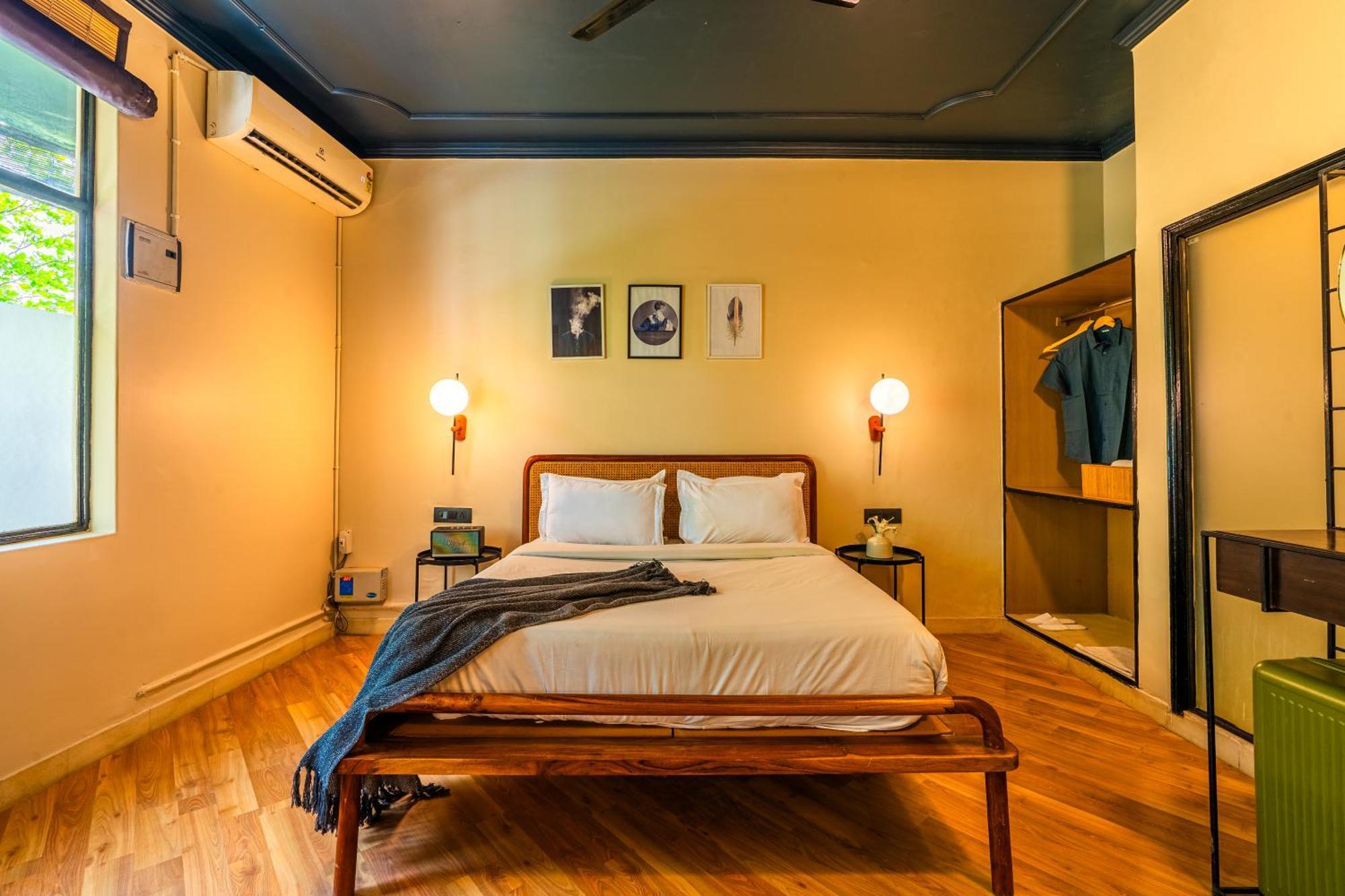 Minimalist One Hauz Khas Village 3*