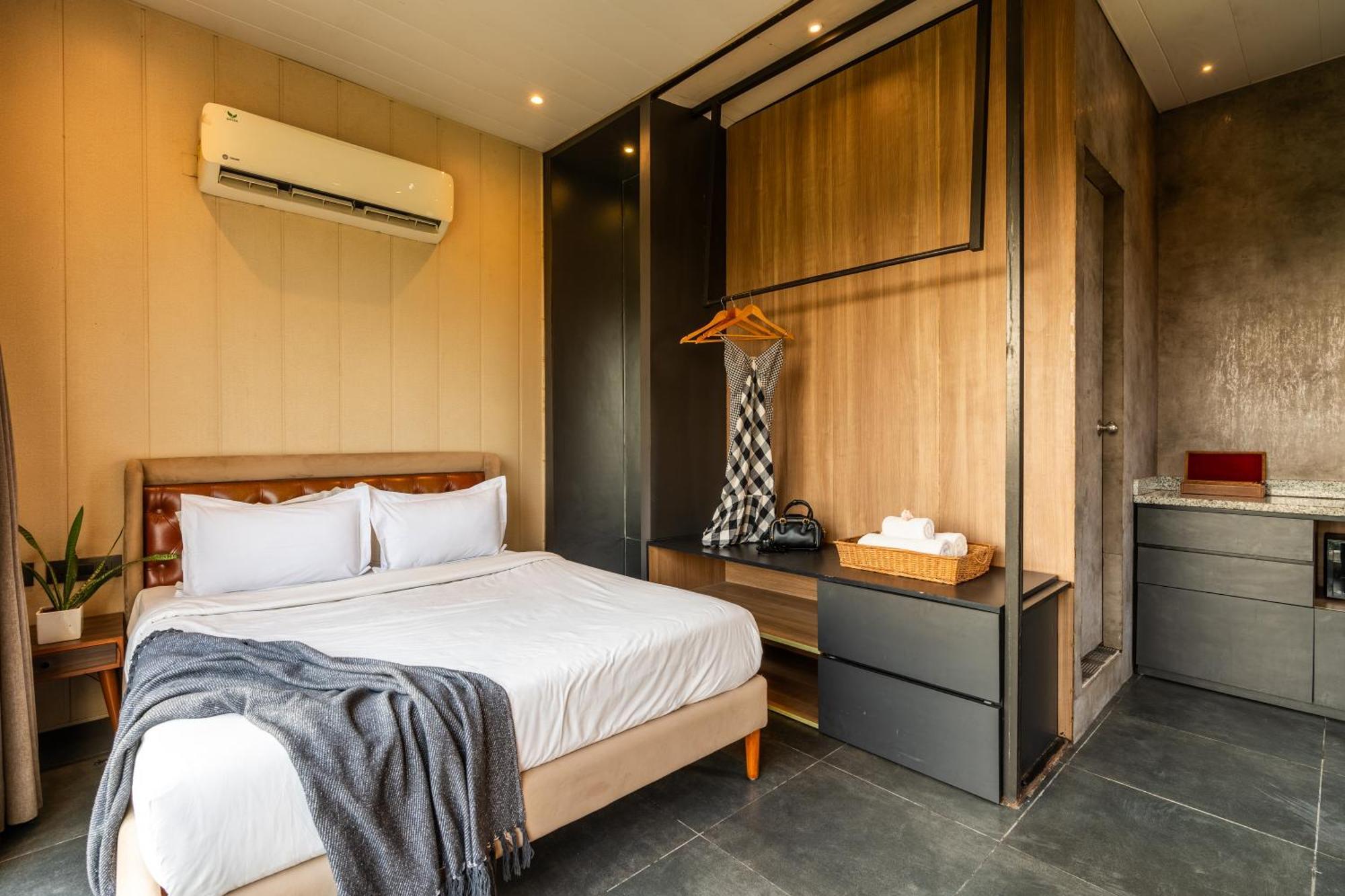 Hotel Minimalist One Hauz Khas Village New Delhi