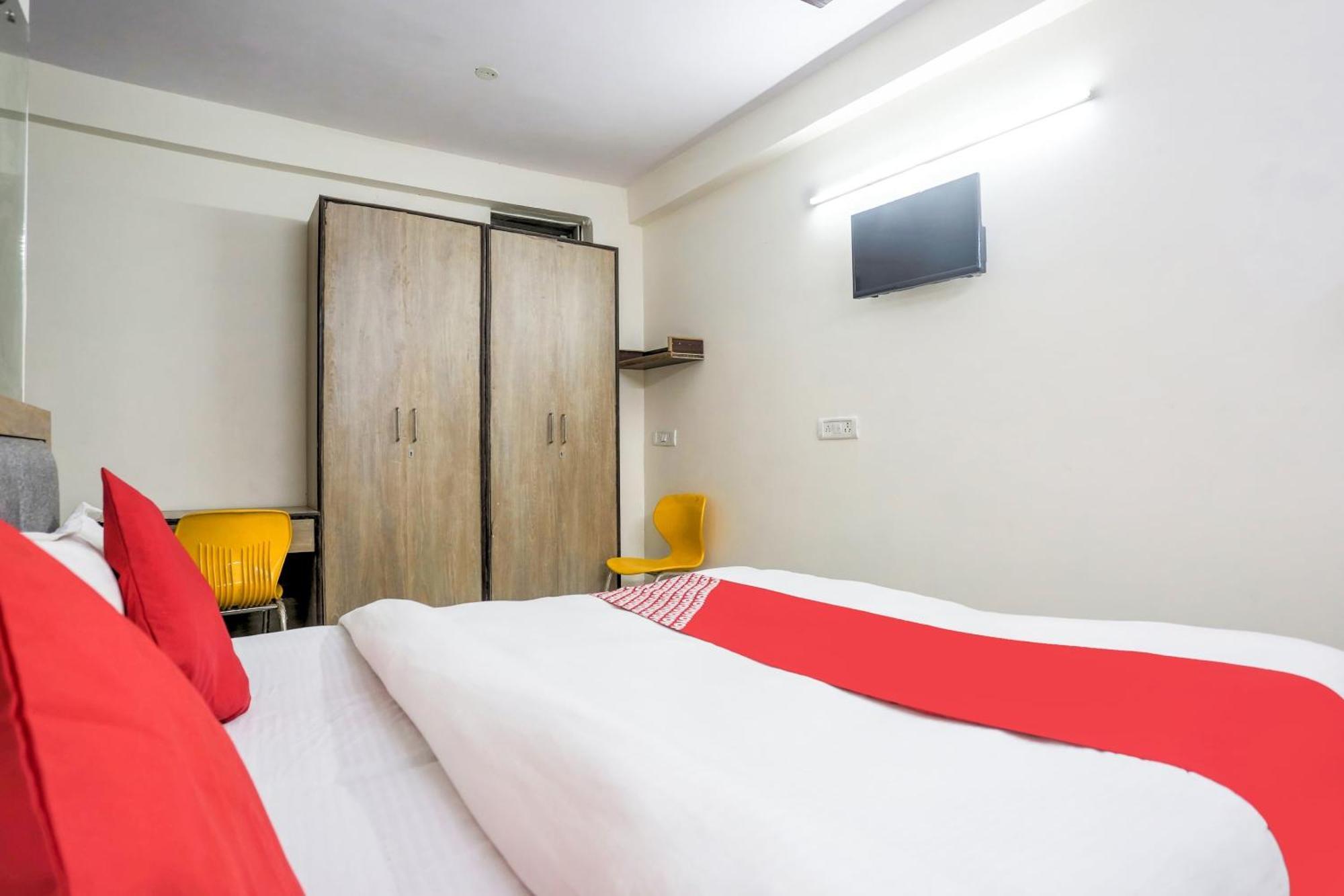 Hotel O 77674 White