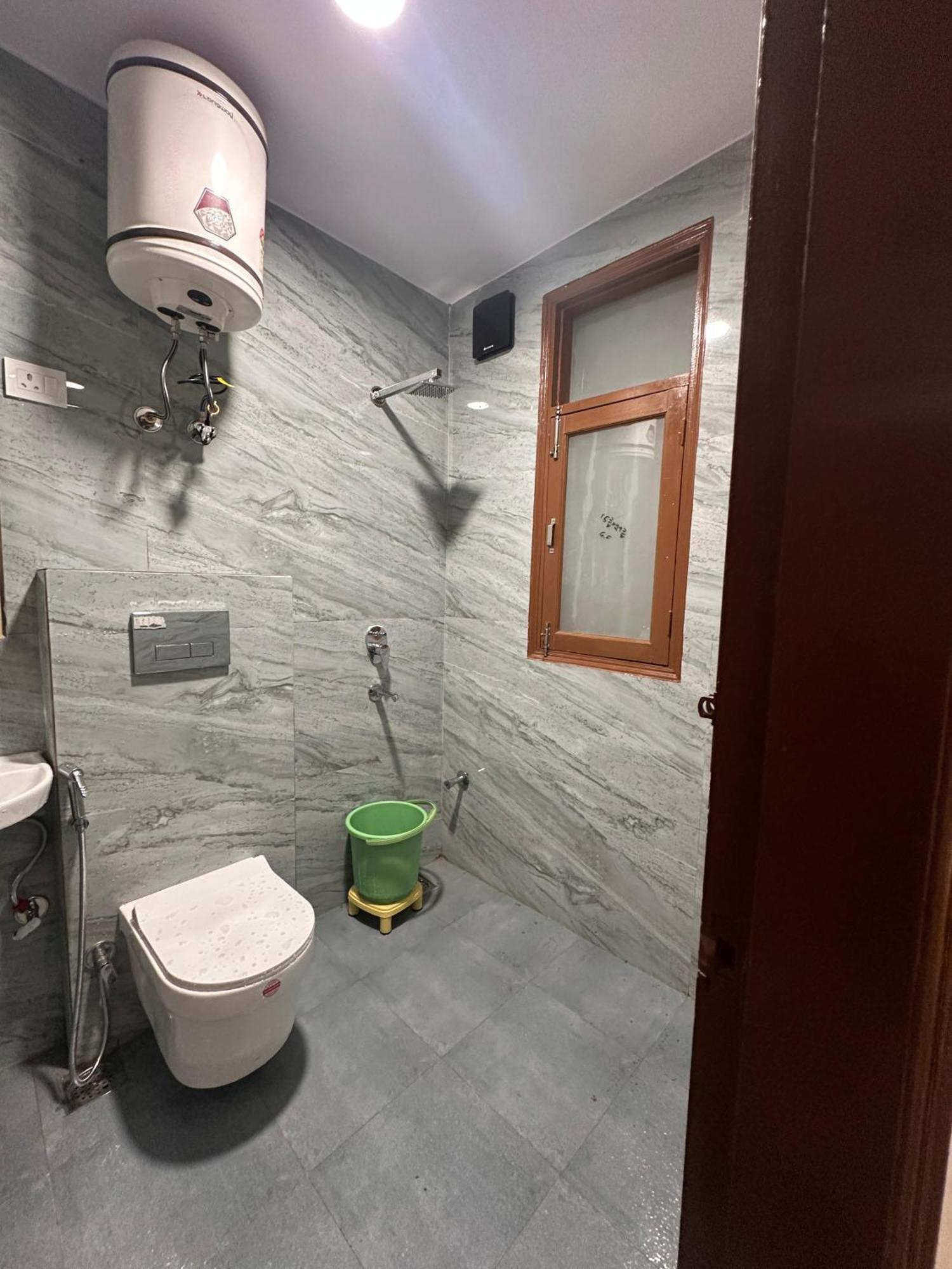 The Raveesh E20 2bhk New Delhi
