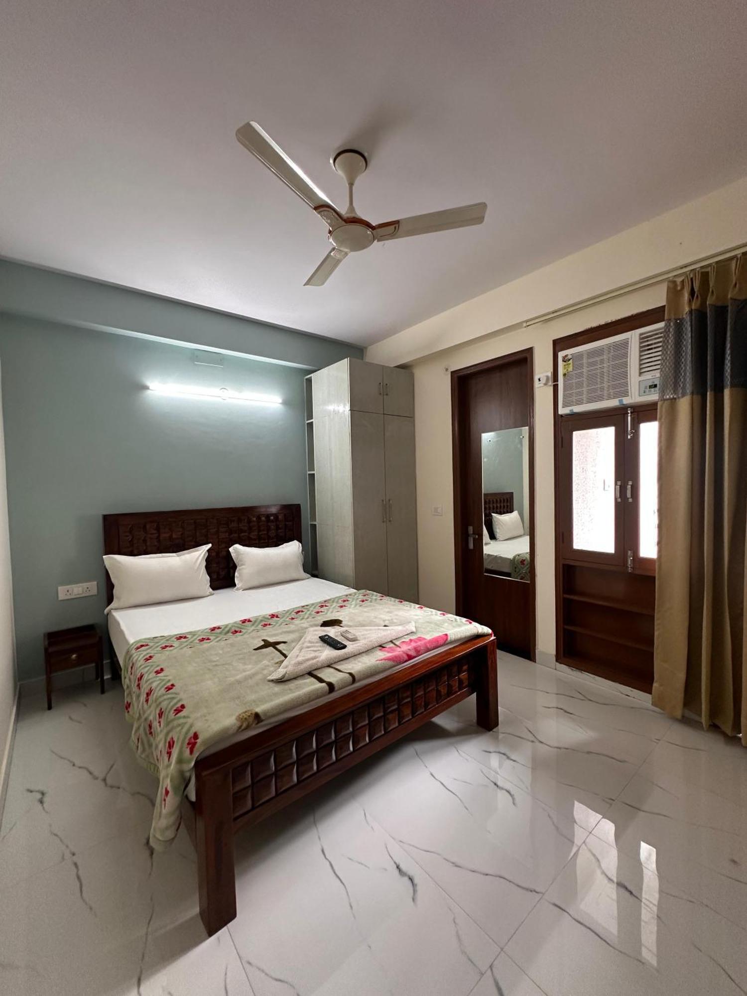 The Raveesh E20 2bhk New Delhi