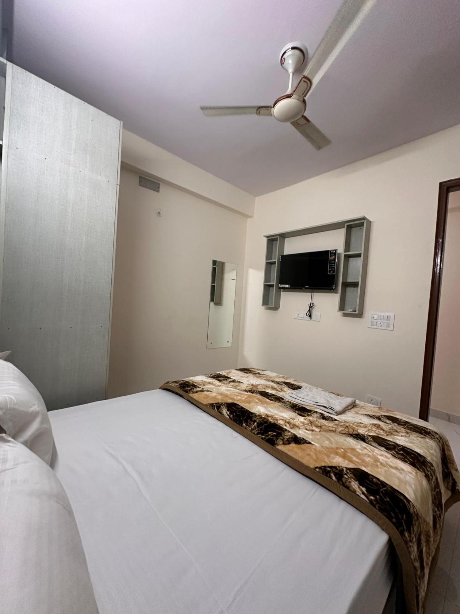 The Raveesh E20 2bhk * New Delhi