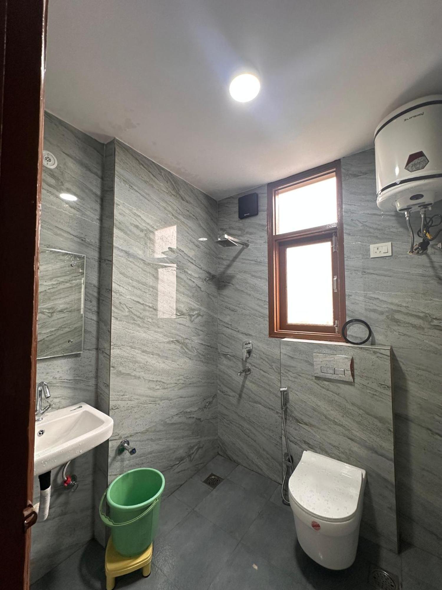 The Raveesh E20 2bhk * New Delhi