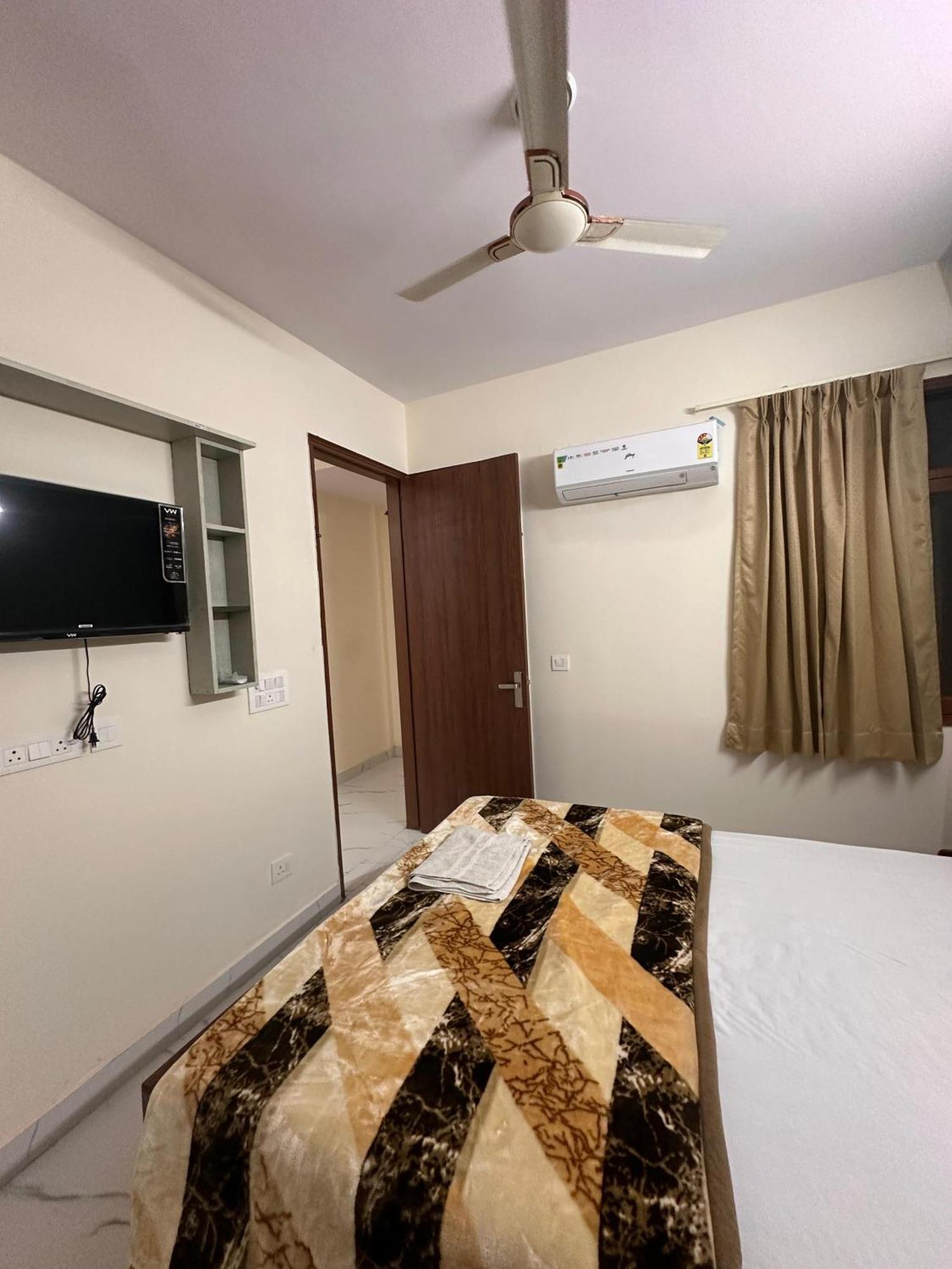 Apartment The Raveesh E20 2bhk