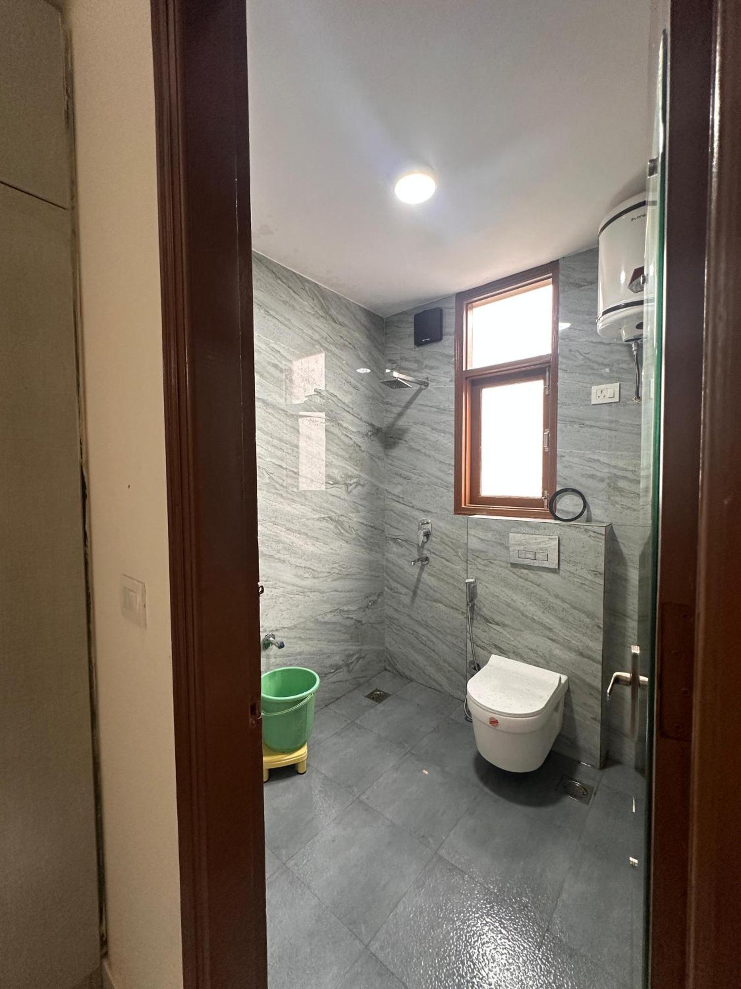 Apartment The Raveesh E20 2bhk *