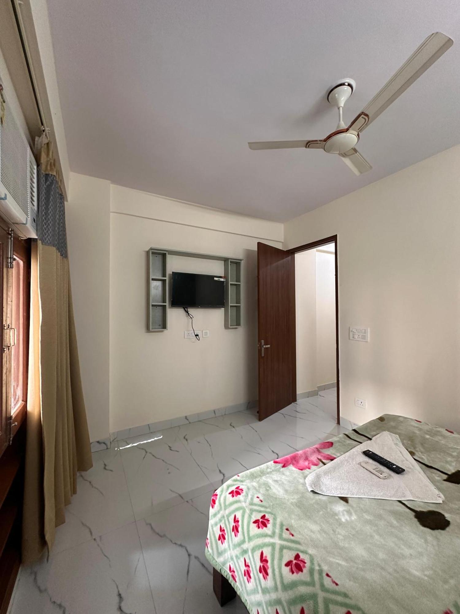 Apartment The Raveesh E20 2bhk New Delhi