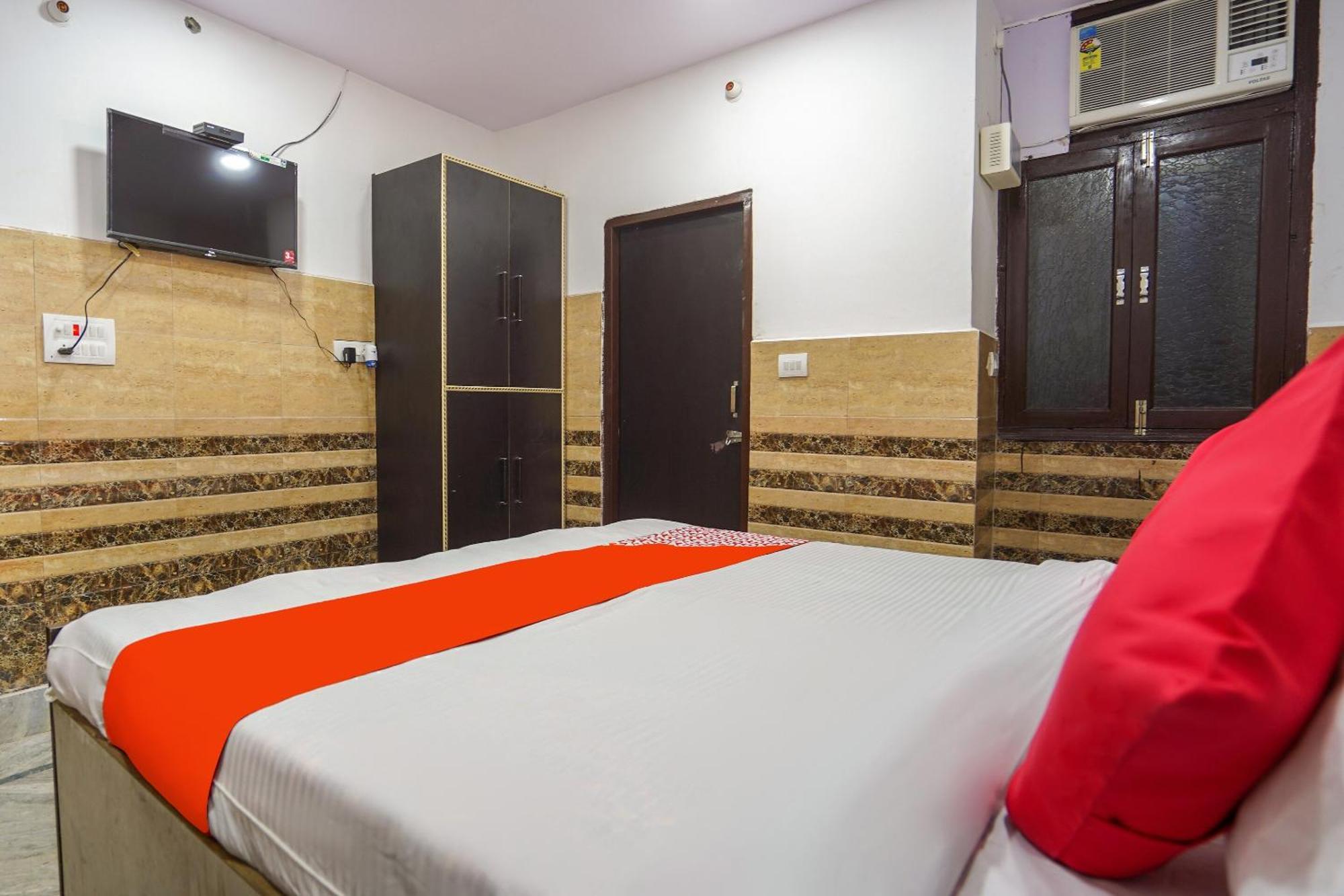 Hotel O O Crystal Delhi (National Capital Territory of India)