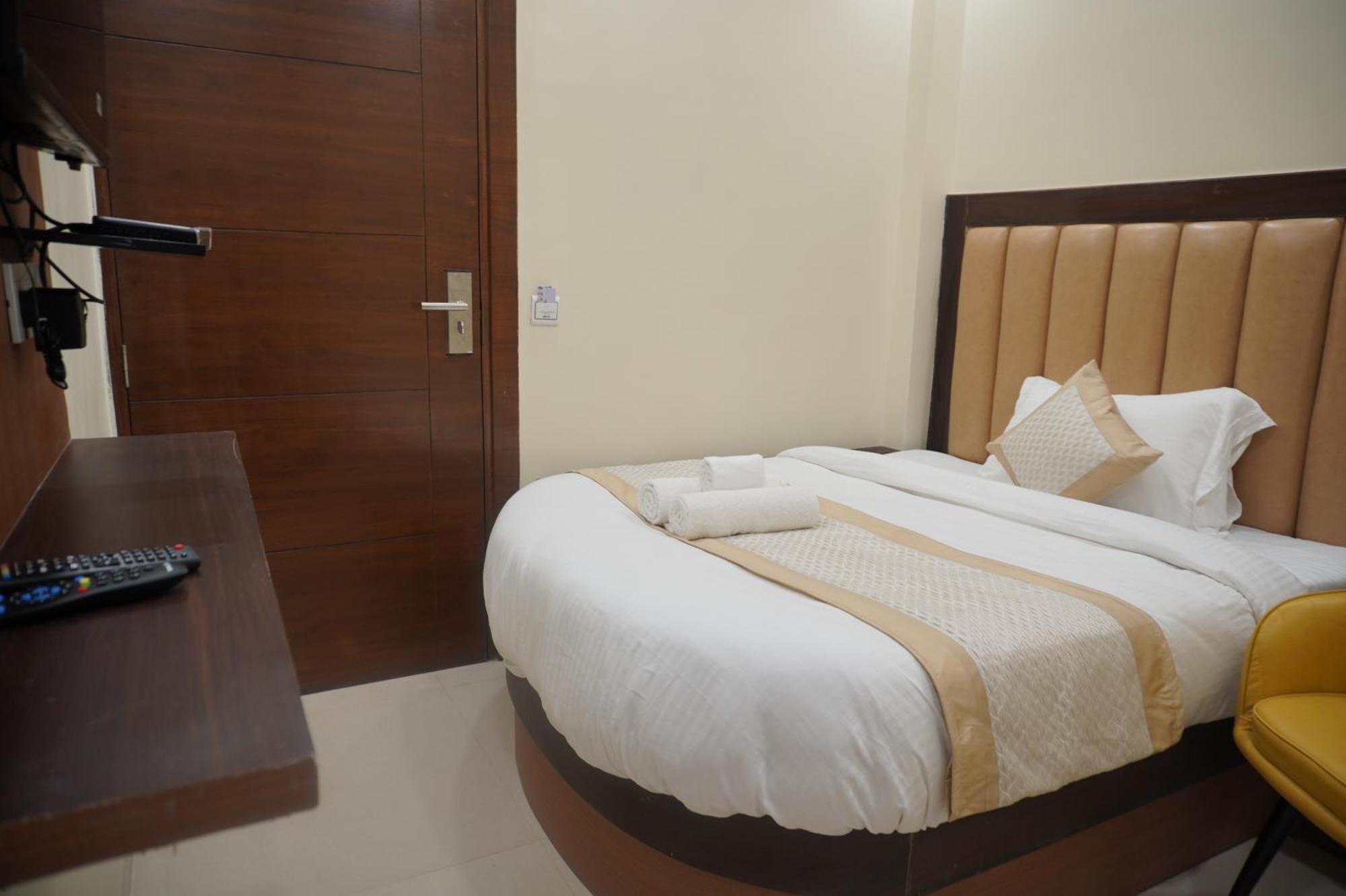 Hotel Royal Rosette With Free Wi-fi Near Railway Station Nova Deli