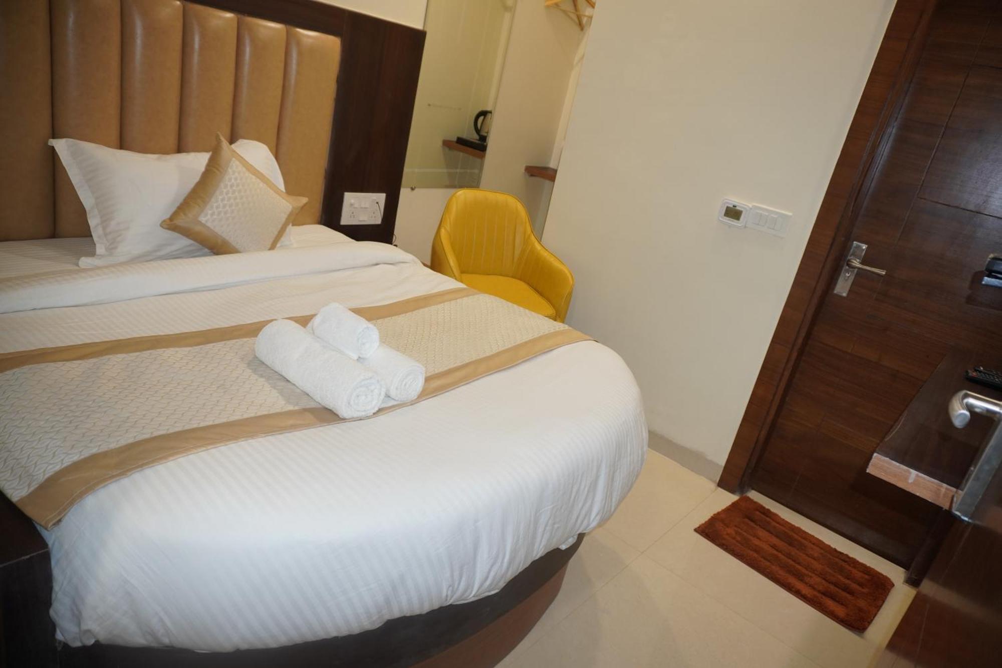 Royal Rosette With Free Wi-fi Near Railway Station Hotel Nova Deli