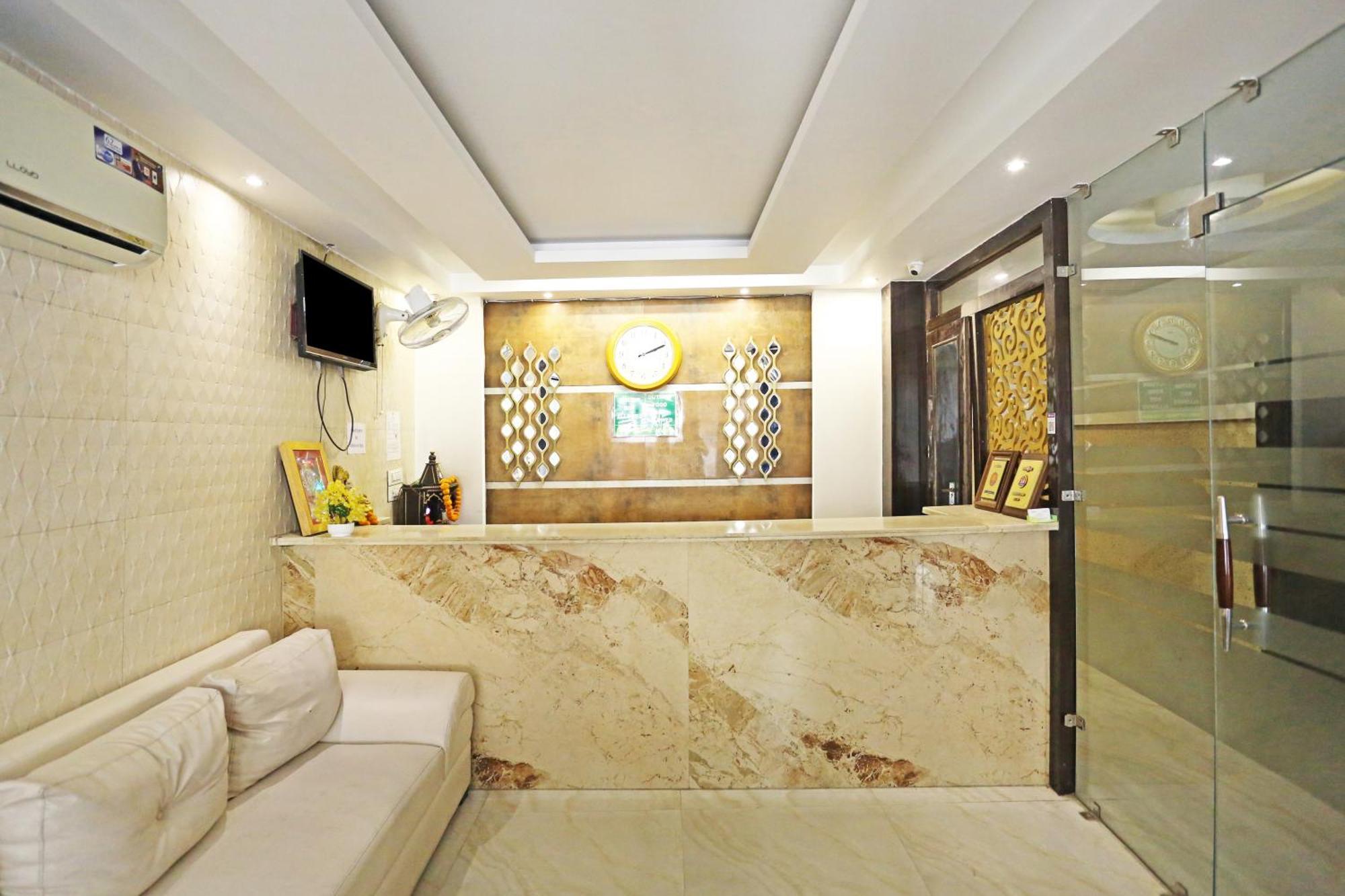 Iconic Near Delhi Igi Airport 3*