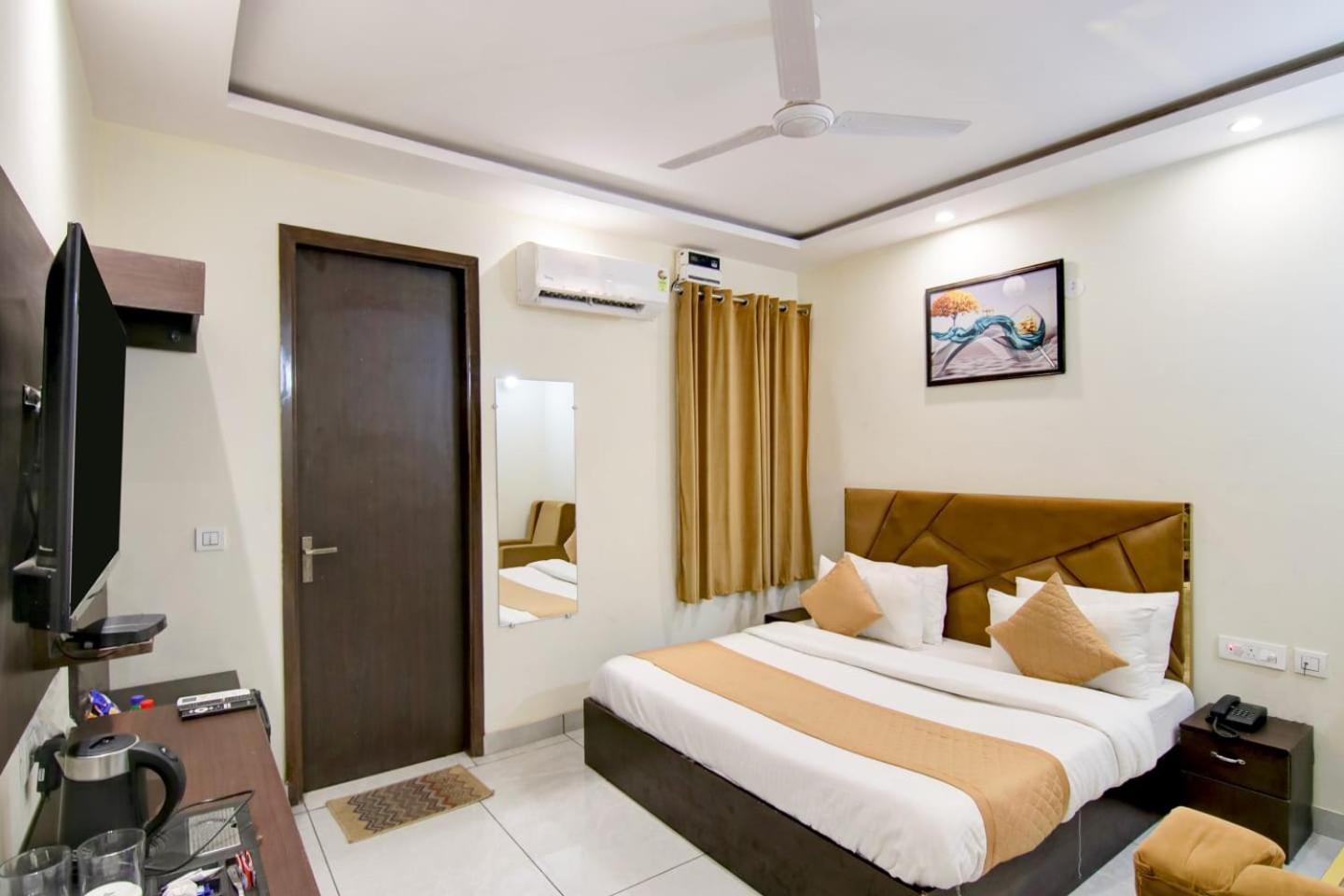 De Hocks Deluxe - Railway Station Hotel 4*