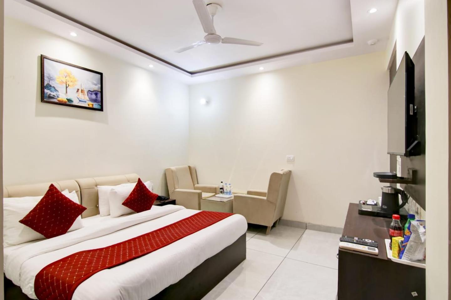 De Hocks Deluxe - Railway Station Hotel 4*