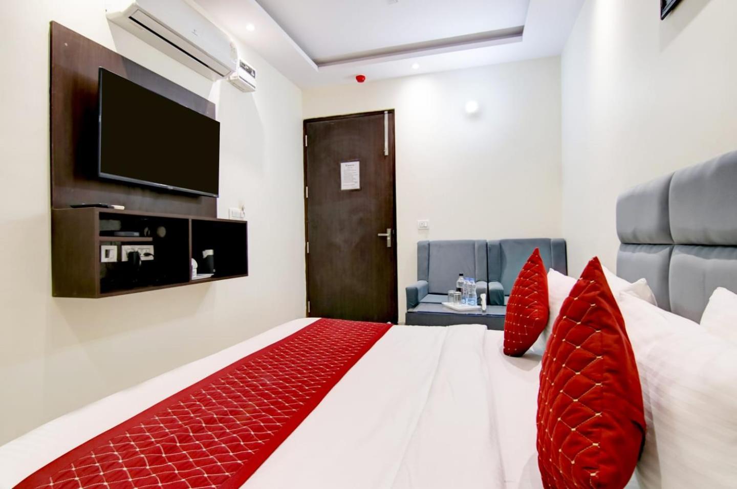 De Hocks Deluxe - Railway Station Hotel
