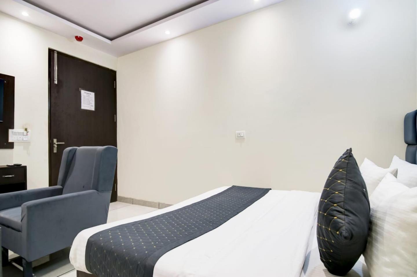 De Hocks Deluxe - Railway Station Hotel 4*
