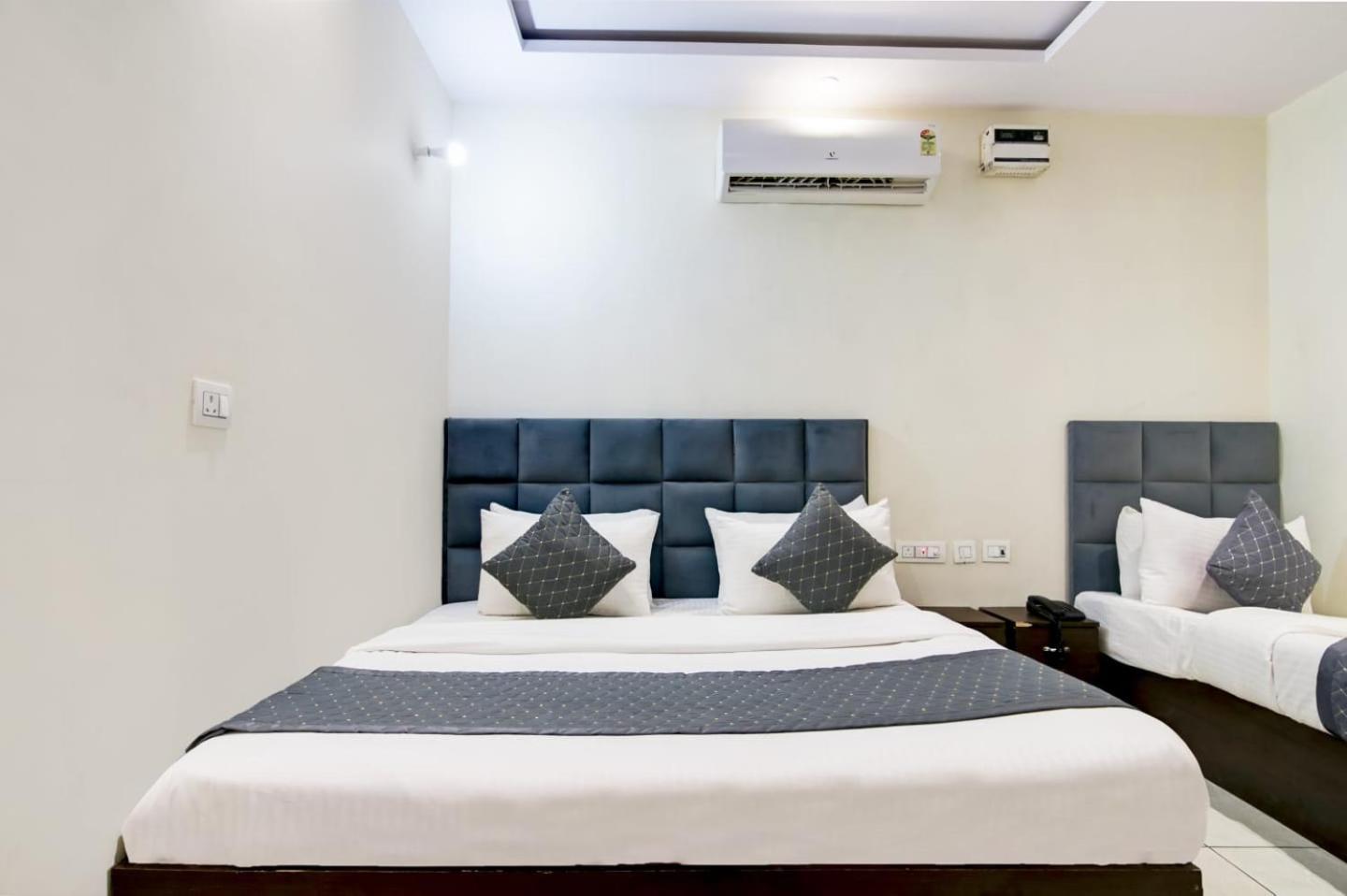 De Hocks Deluxe - Railway Station Hotel