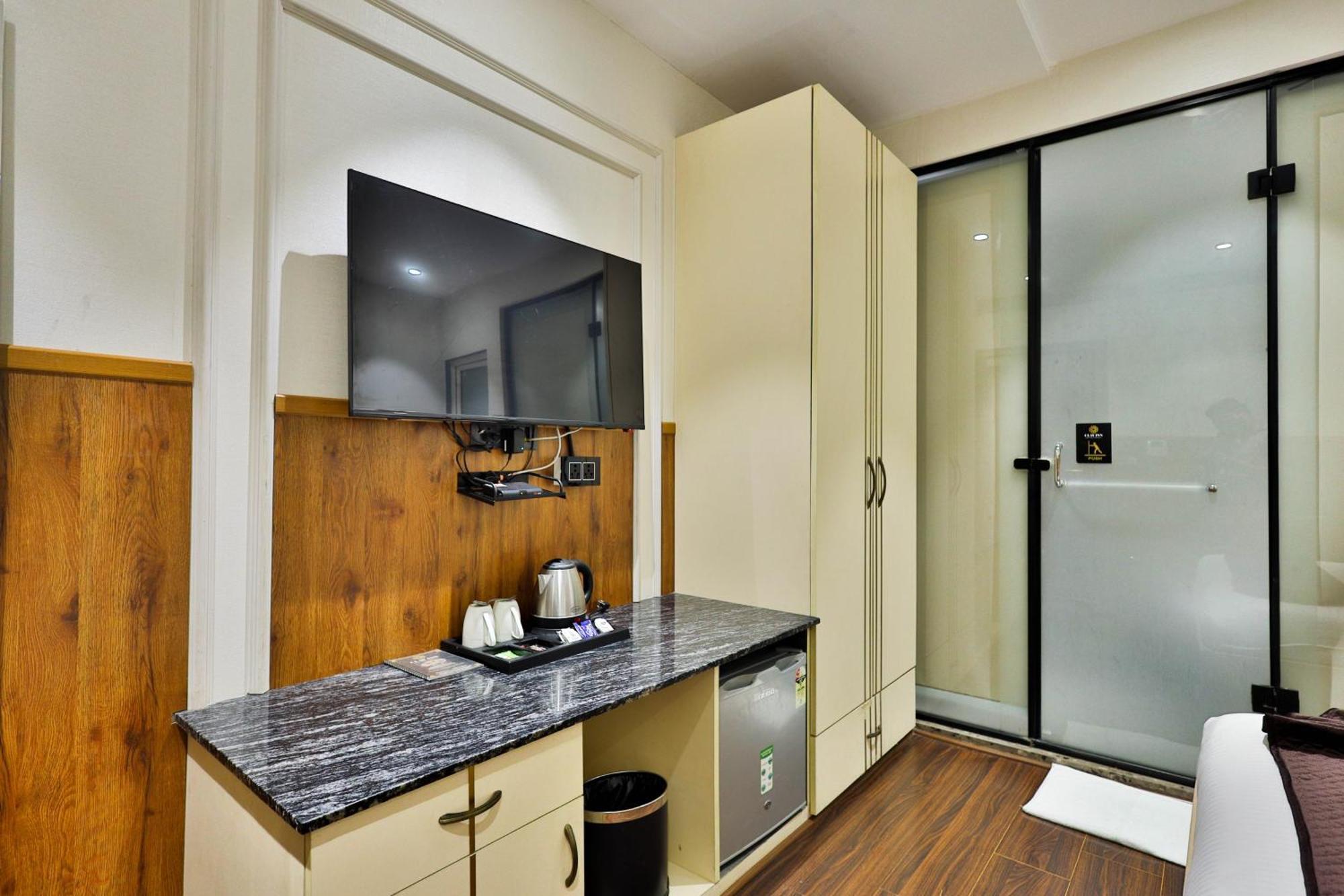 Hotel Clay Hotels, Paschim Vihar