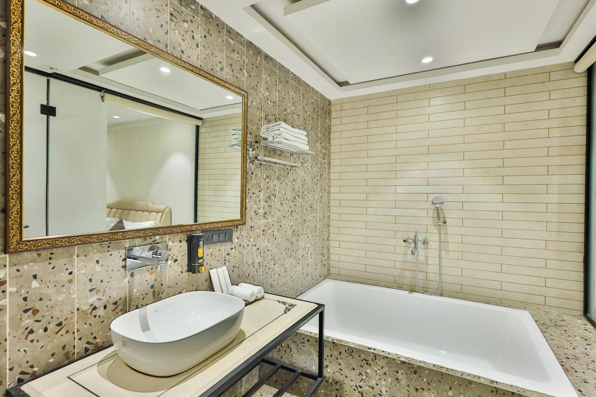 Hotel Clay Hotels, Paschim Vihar *