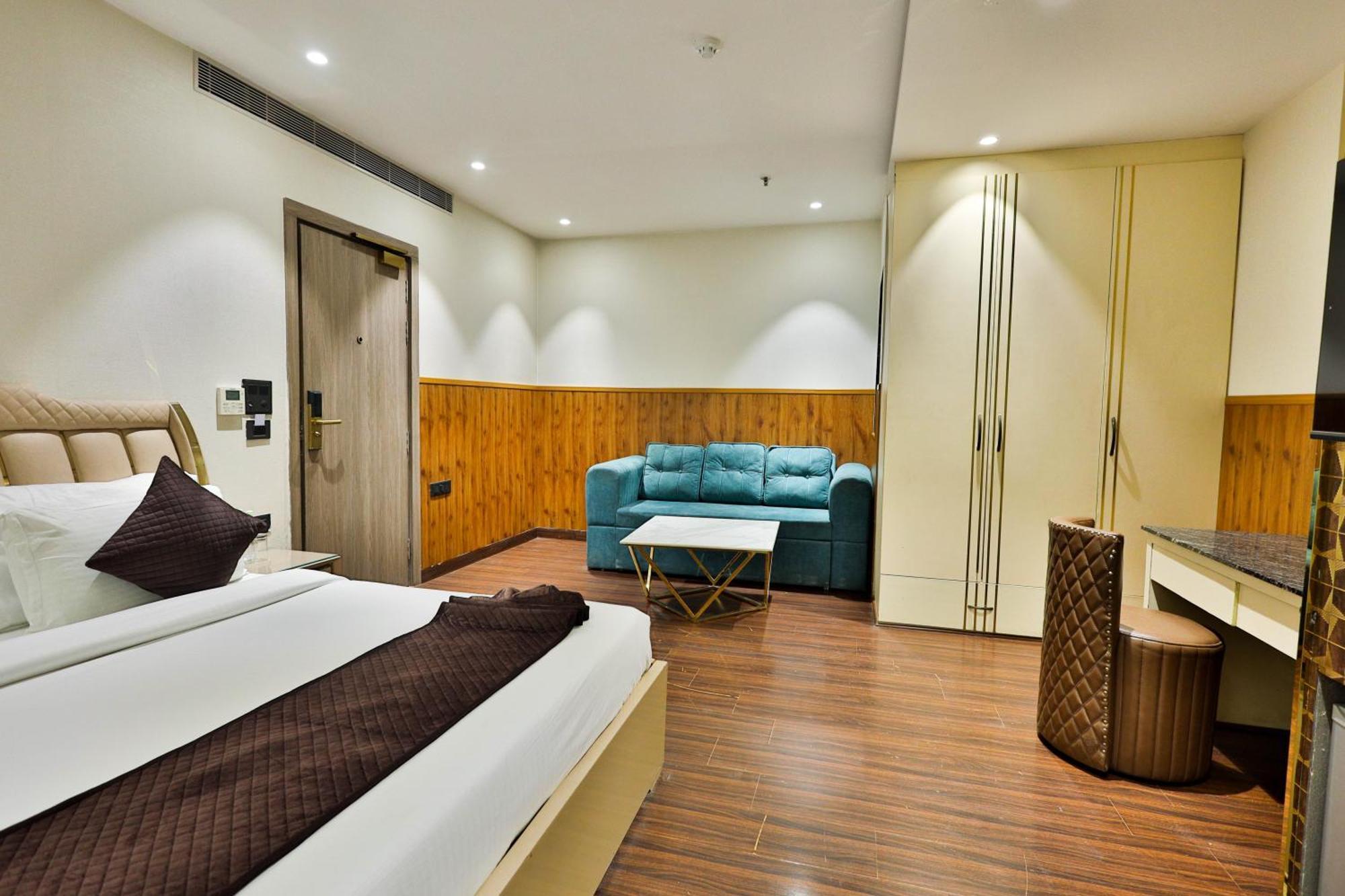 Clay Hotels, Paschim Vihar Hotel
