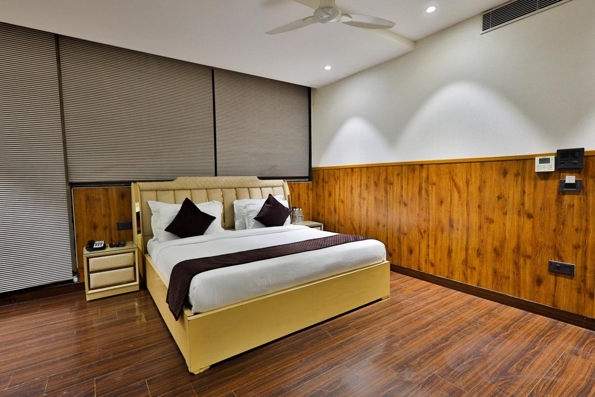 Clay Hotels, Paschim Vihar Hotel *