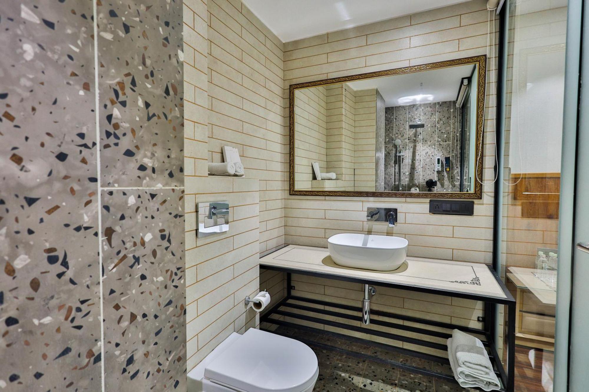 Clay Hotels, Paschim Vihar *