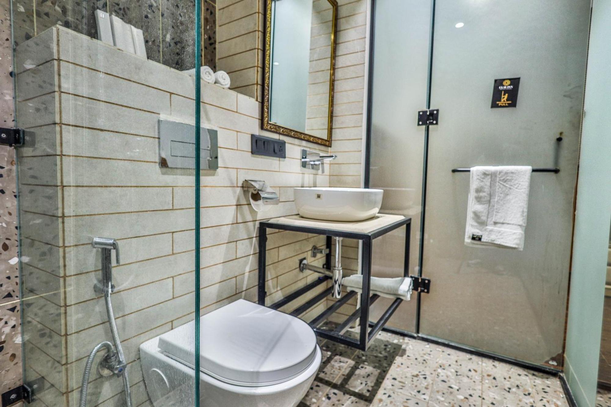Clay Hotels, Paschim Vihar